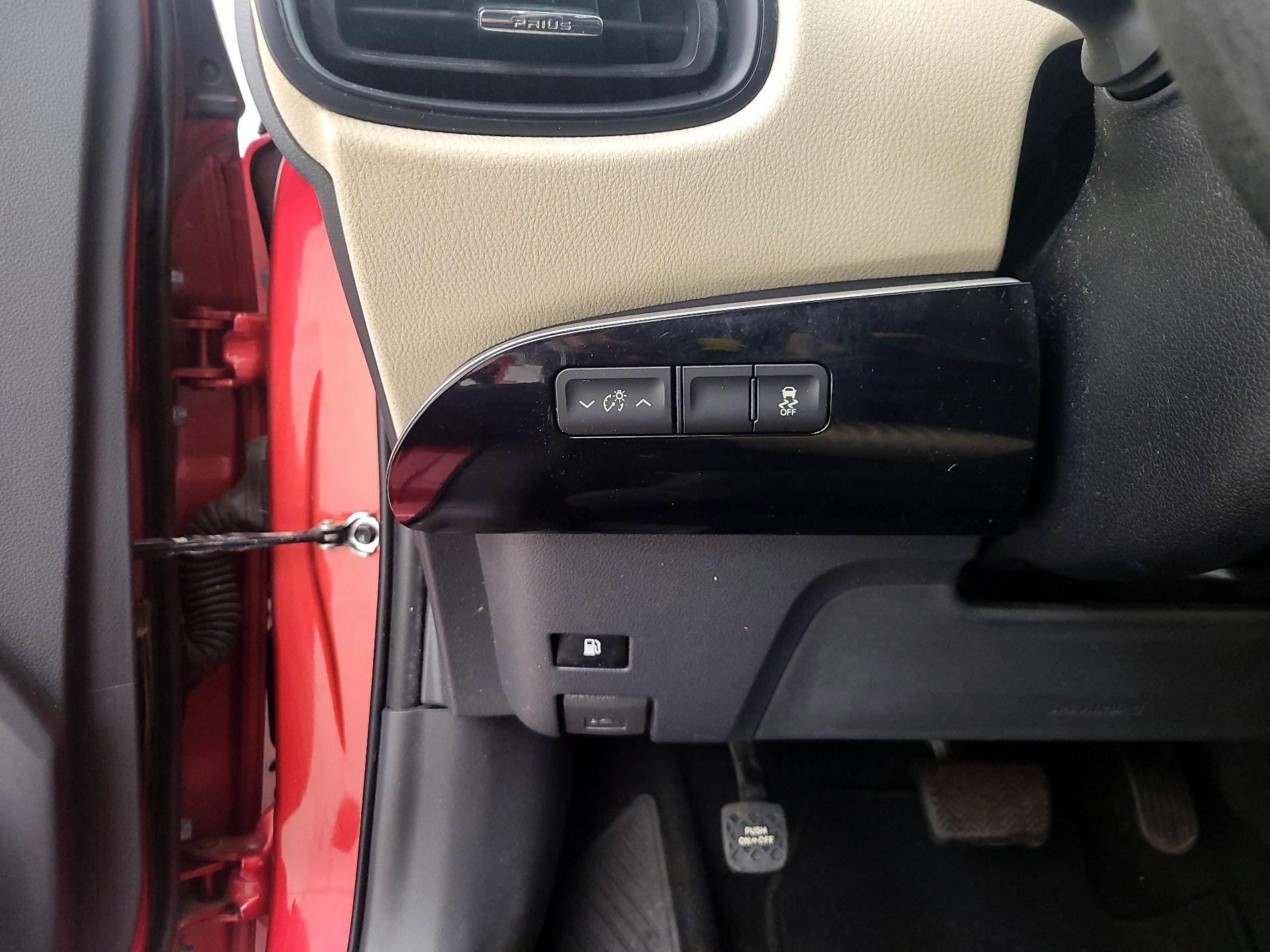 Thumbnail: 2016 Toyota Prius - 13