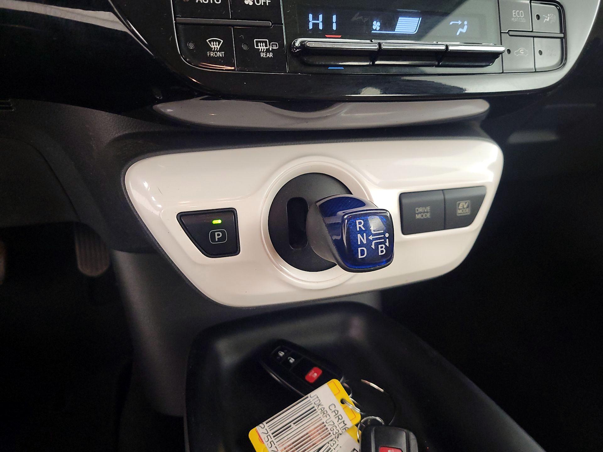 Thumbnail: 2016 Toyota Prius - 17