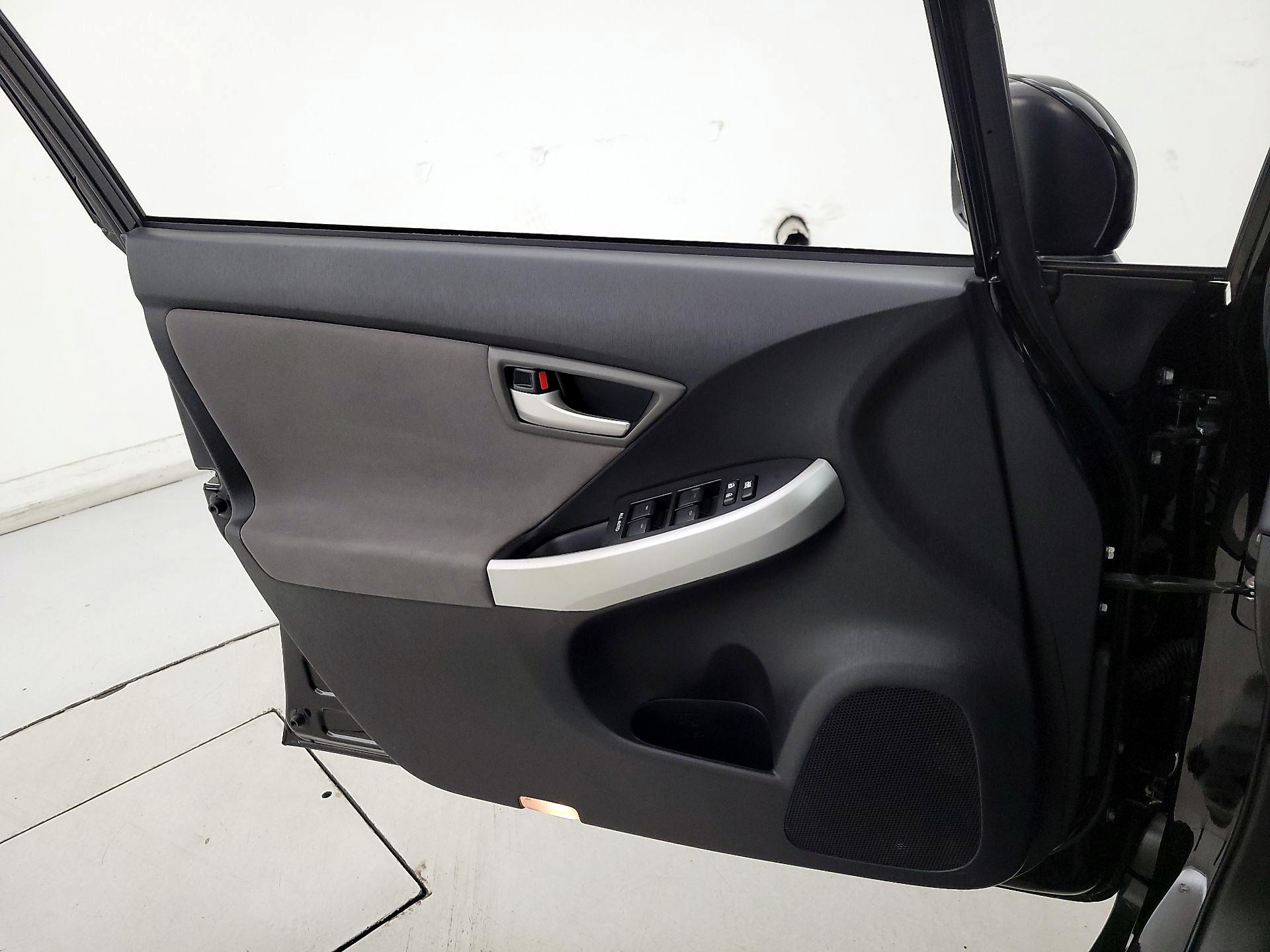 Thumbnail: 2015 Toyota Prius - 12