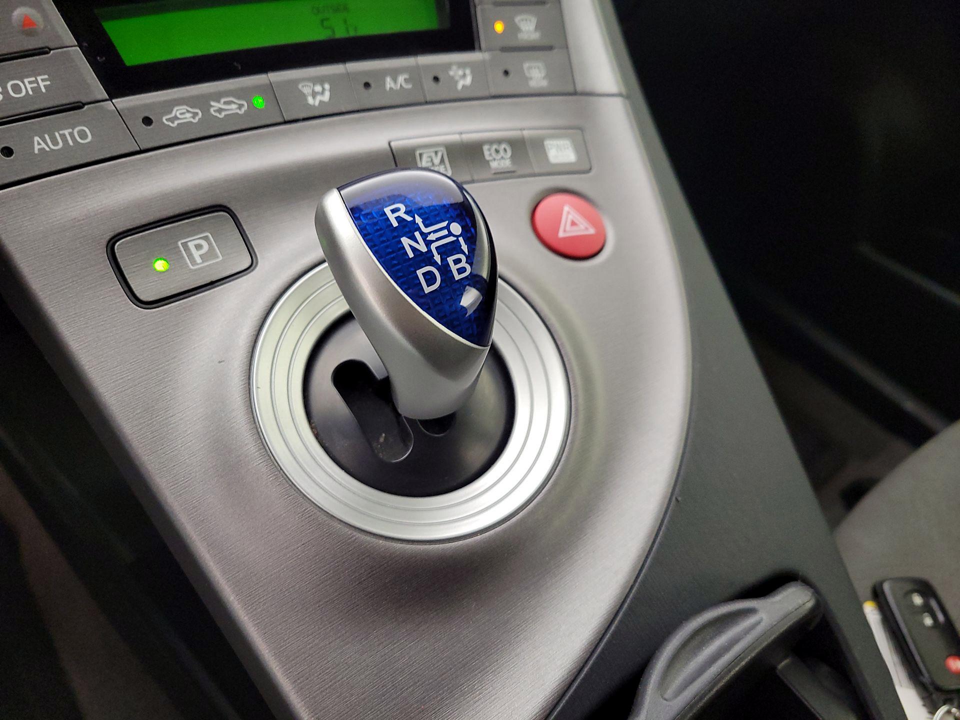 Thumbnail: 2015 Toyota Prius - 17