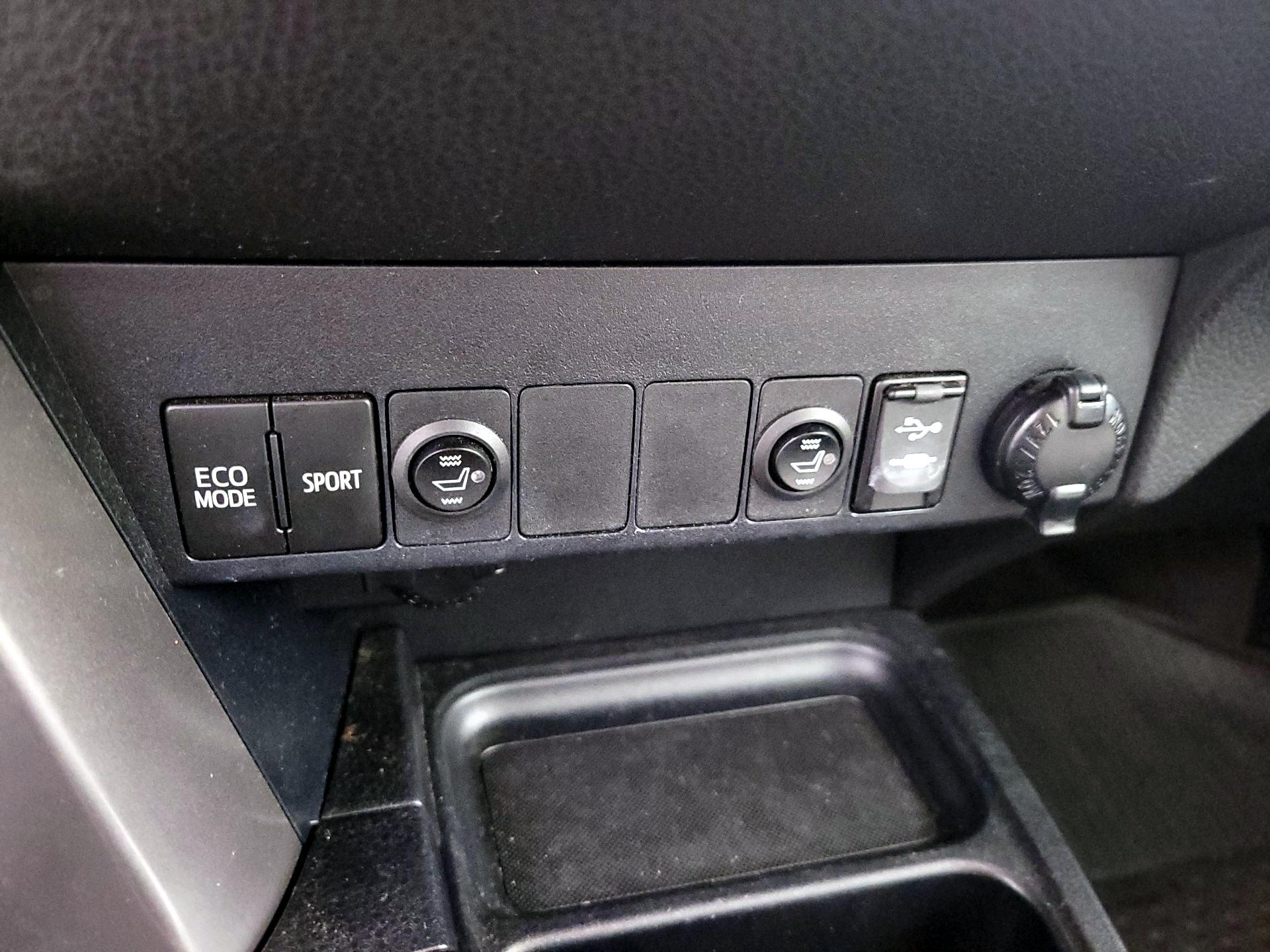 Thumbnail: 2016 Toyota RAV4 - 18