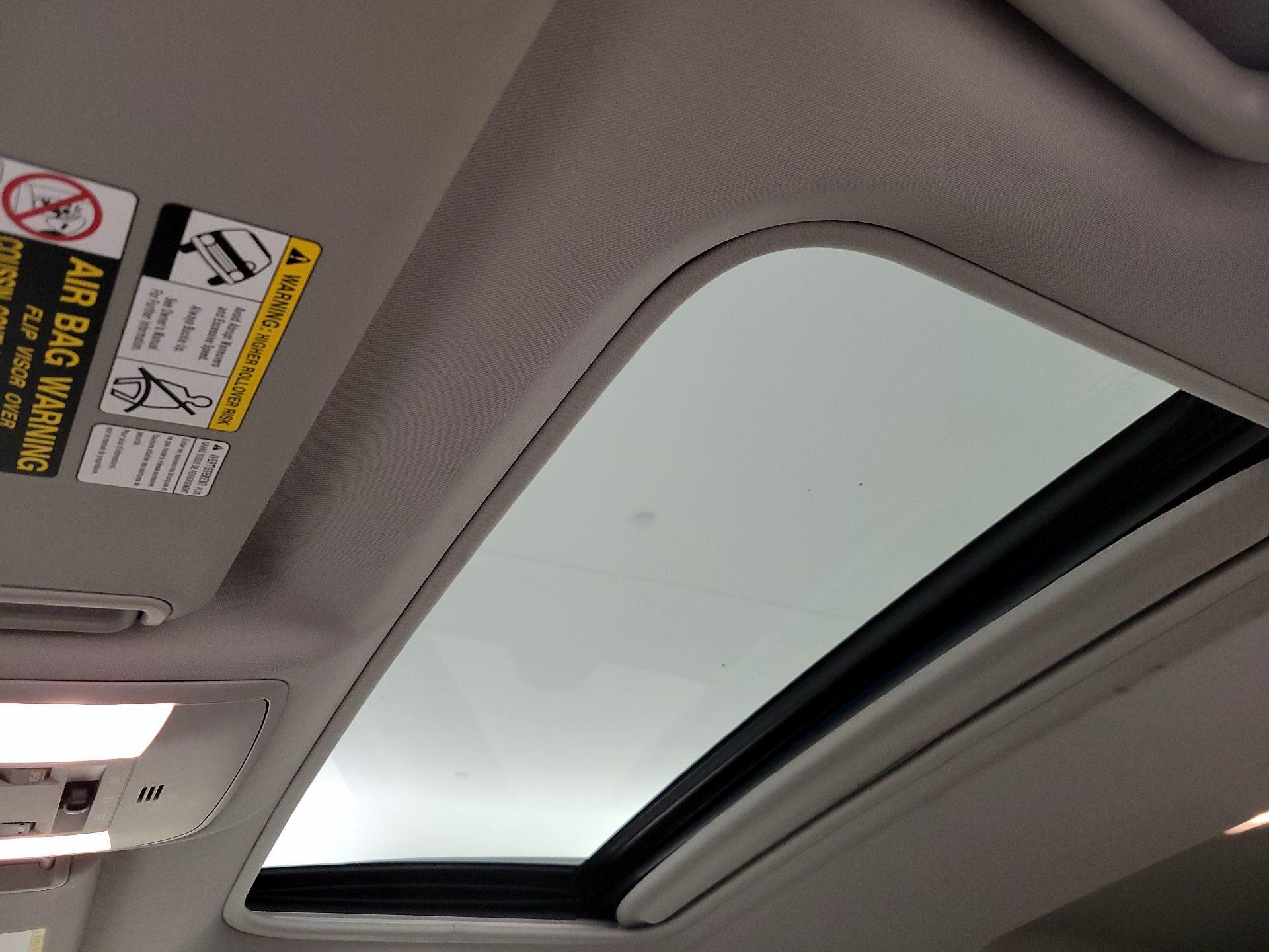 Thumbnail: 2016 Toyota RAV4 - 19