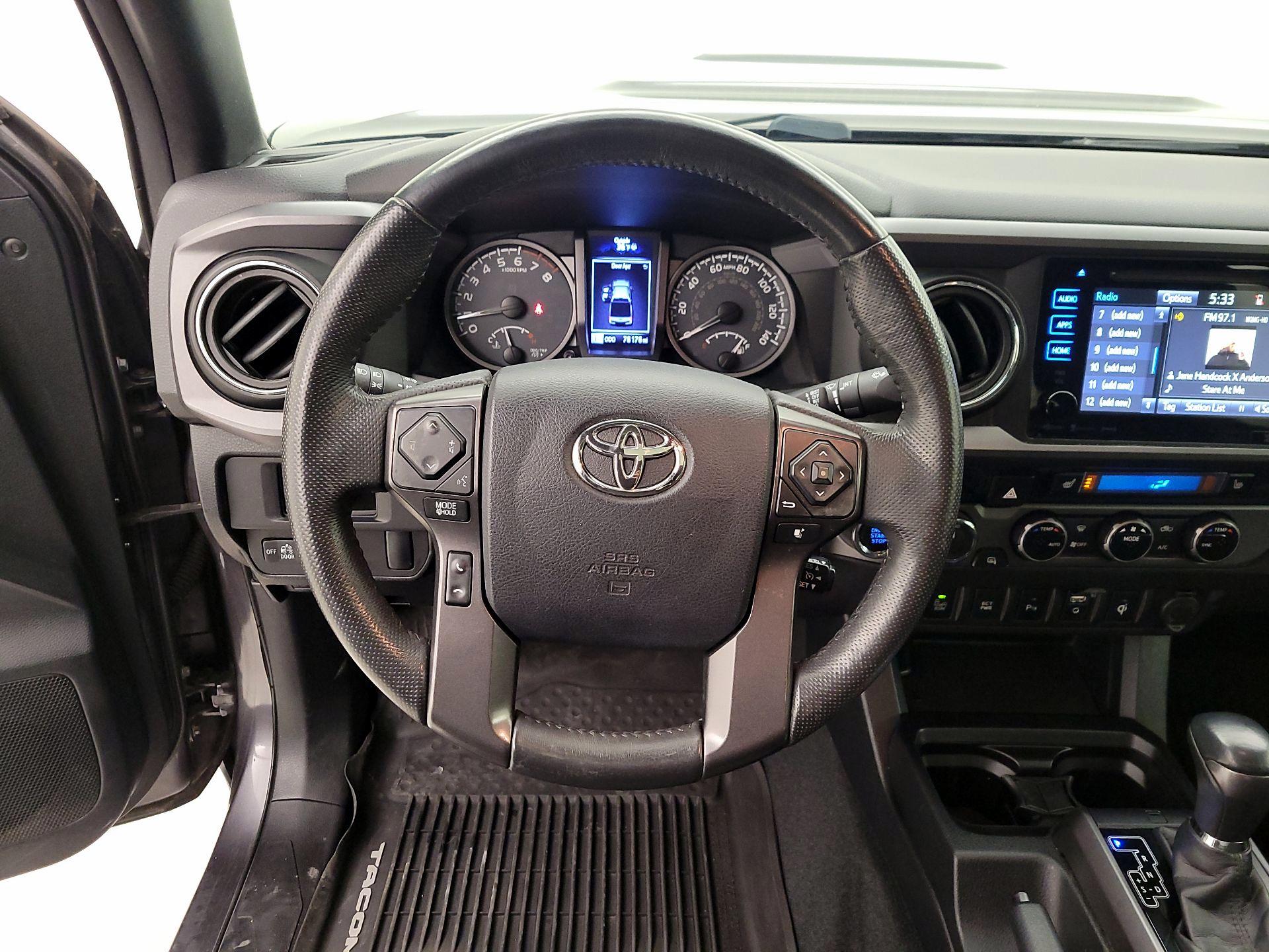 Thumbnail: 2016 Toyota Tacoma - 10