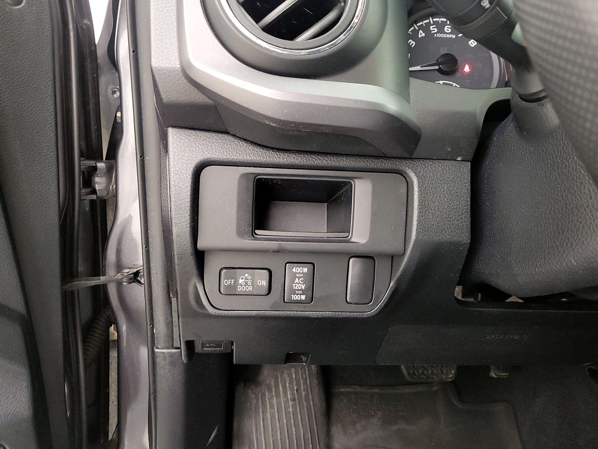 Thumbnail: 2016 Toyota Tacoma - 13