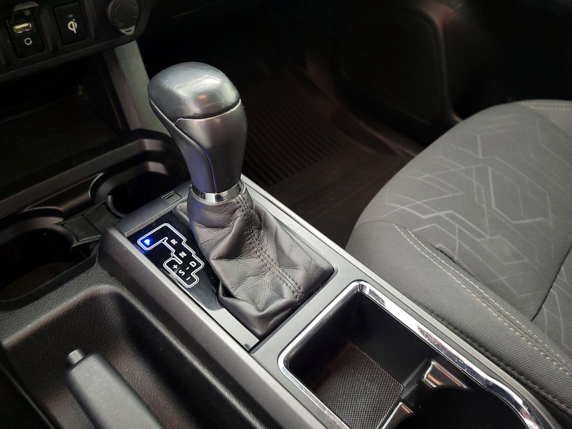 Thumbnail: 2016 Toyota Tacoma - 17