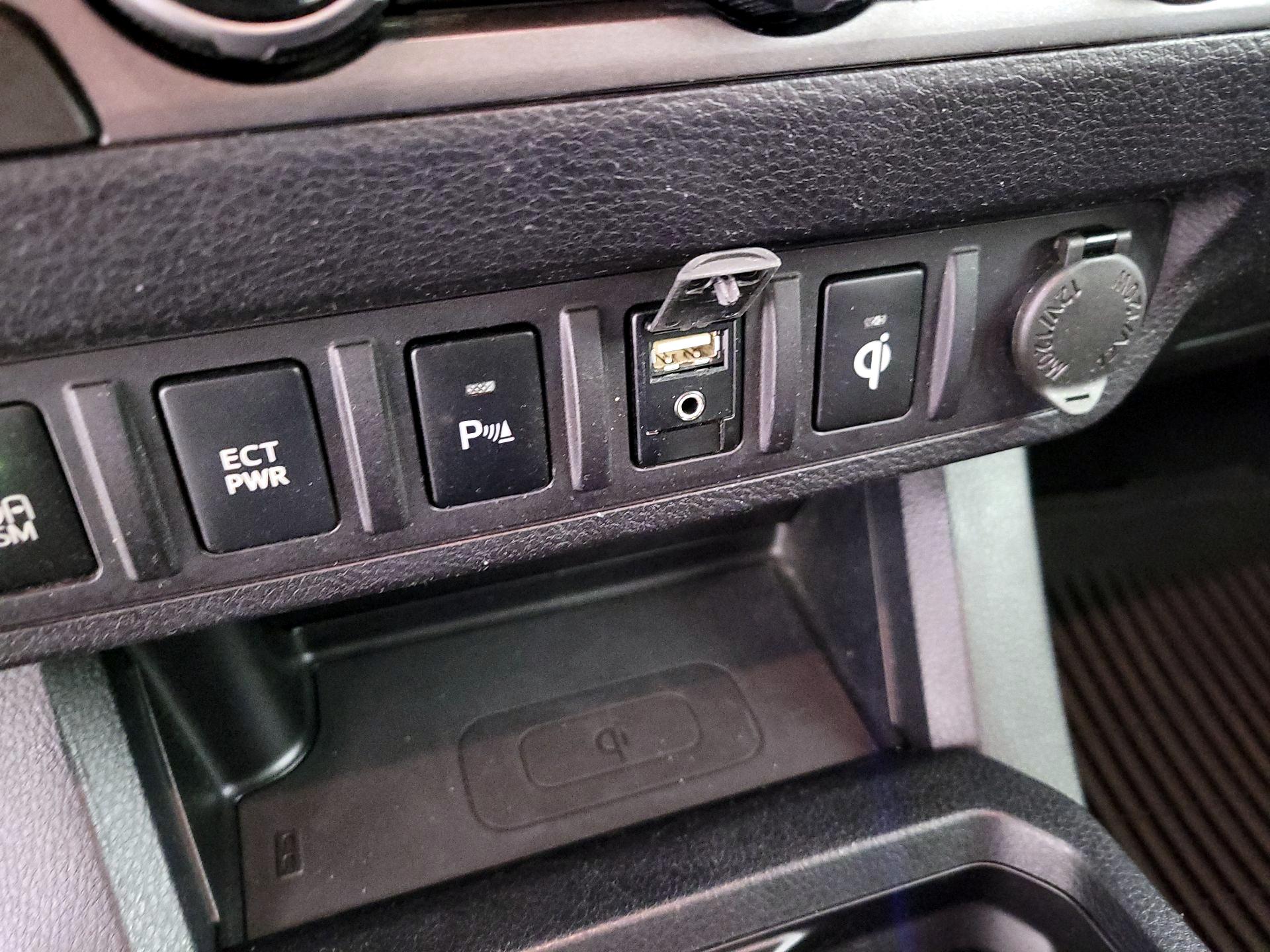 Thumbnail: 2016 Toyota Tacoma - 18