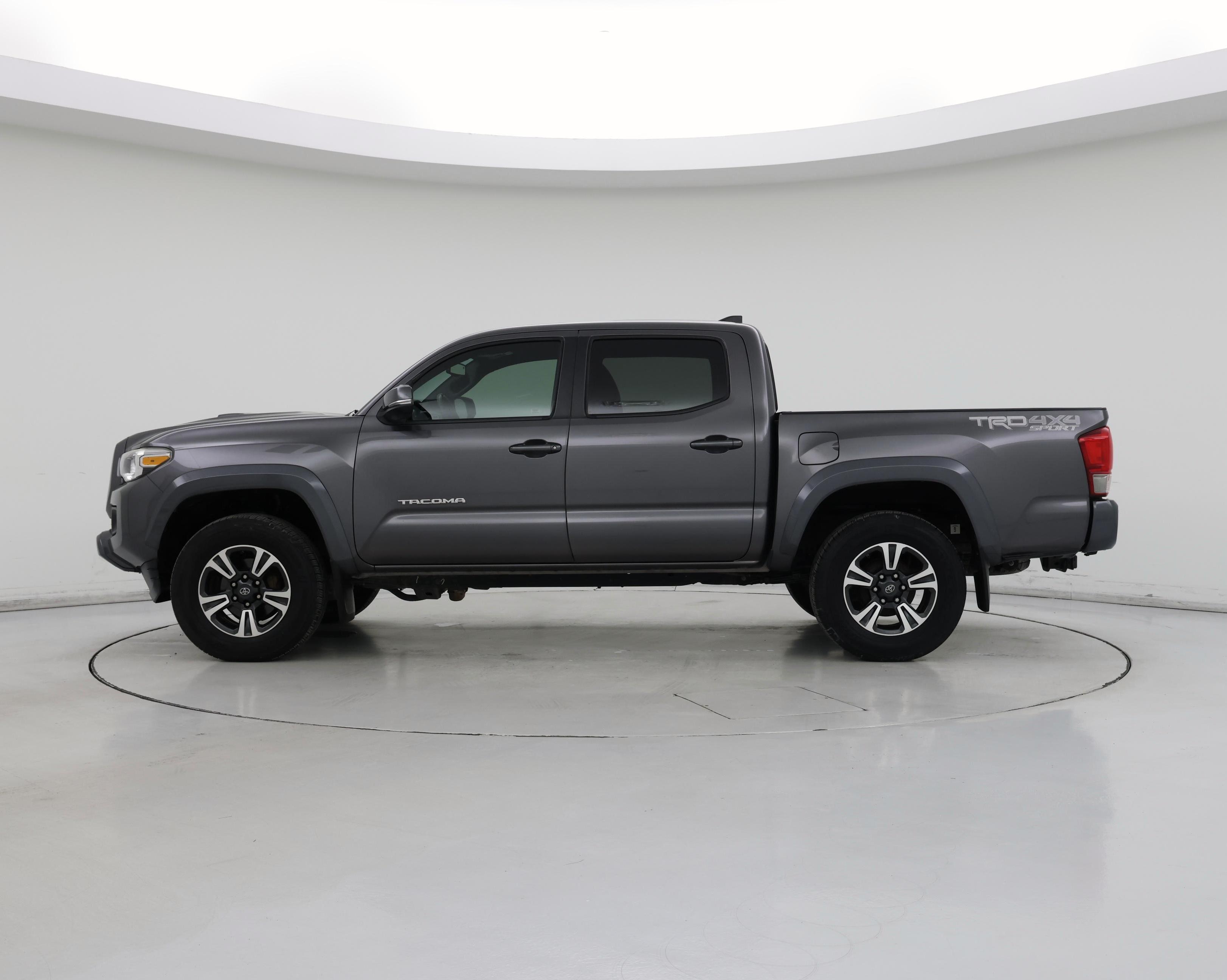 Thumbnail: 2016 Toyota Tacoma - 3