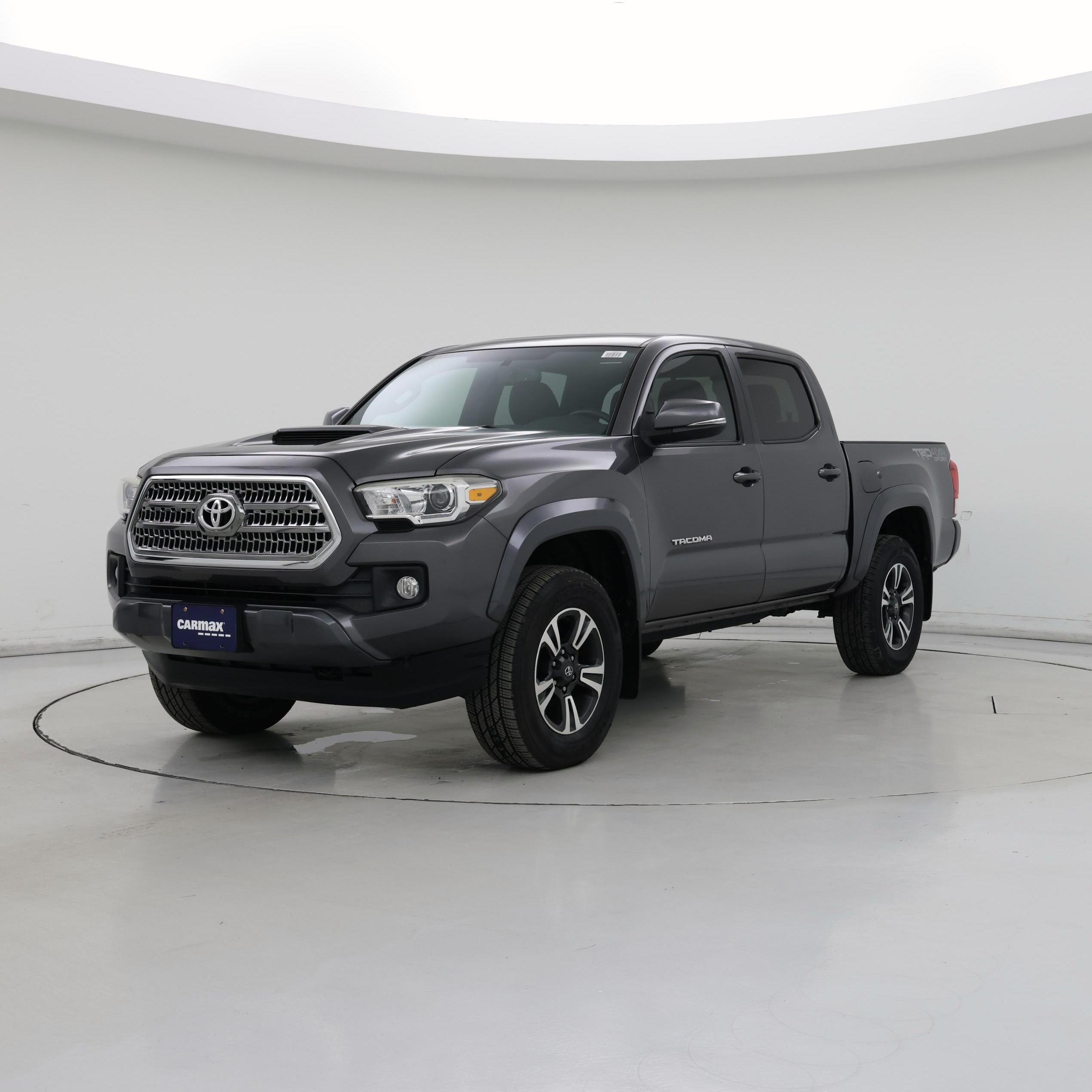 Thumbnail: 2016 Toyota Tacoma - 4