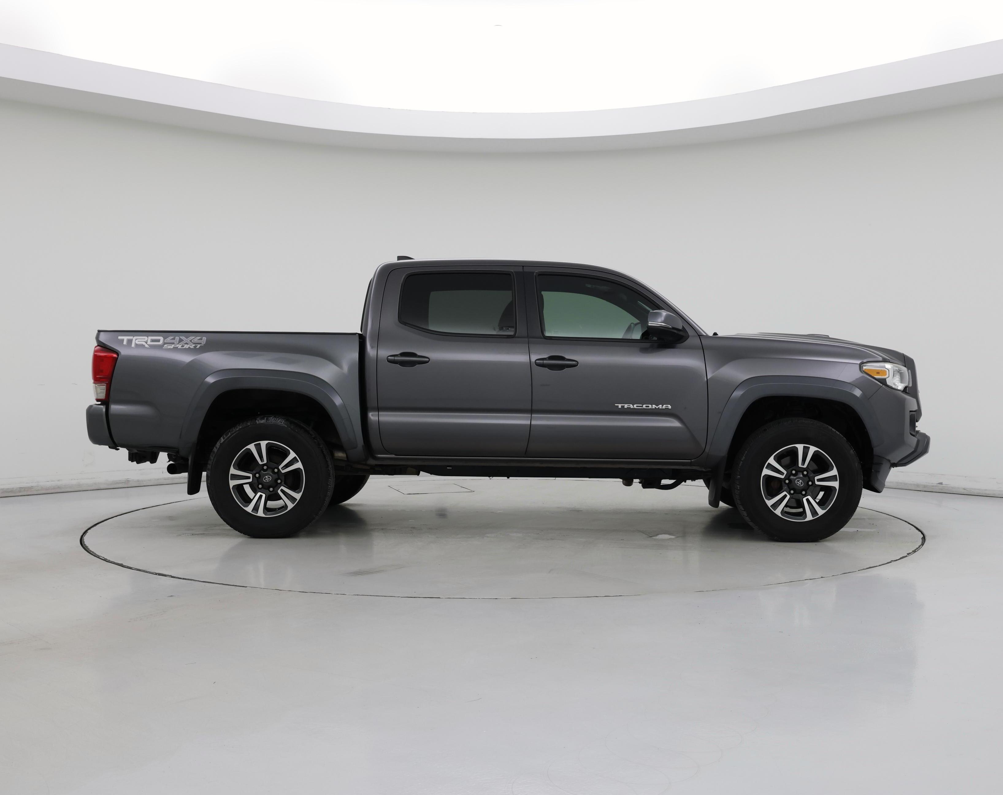 Thumbnail: 2016 Toyota Tacoma - 7
