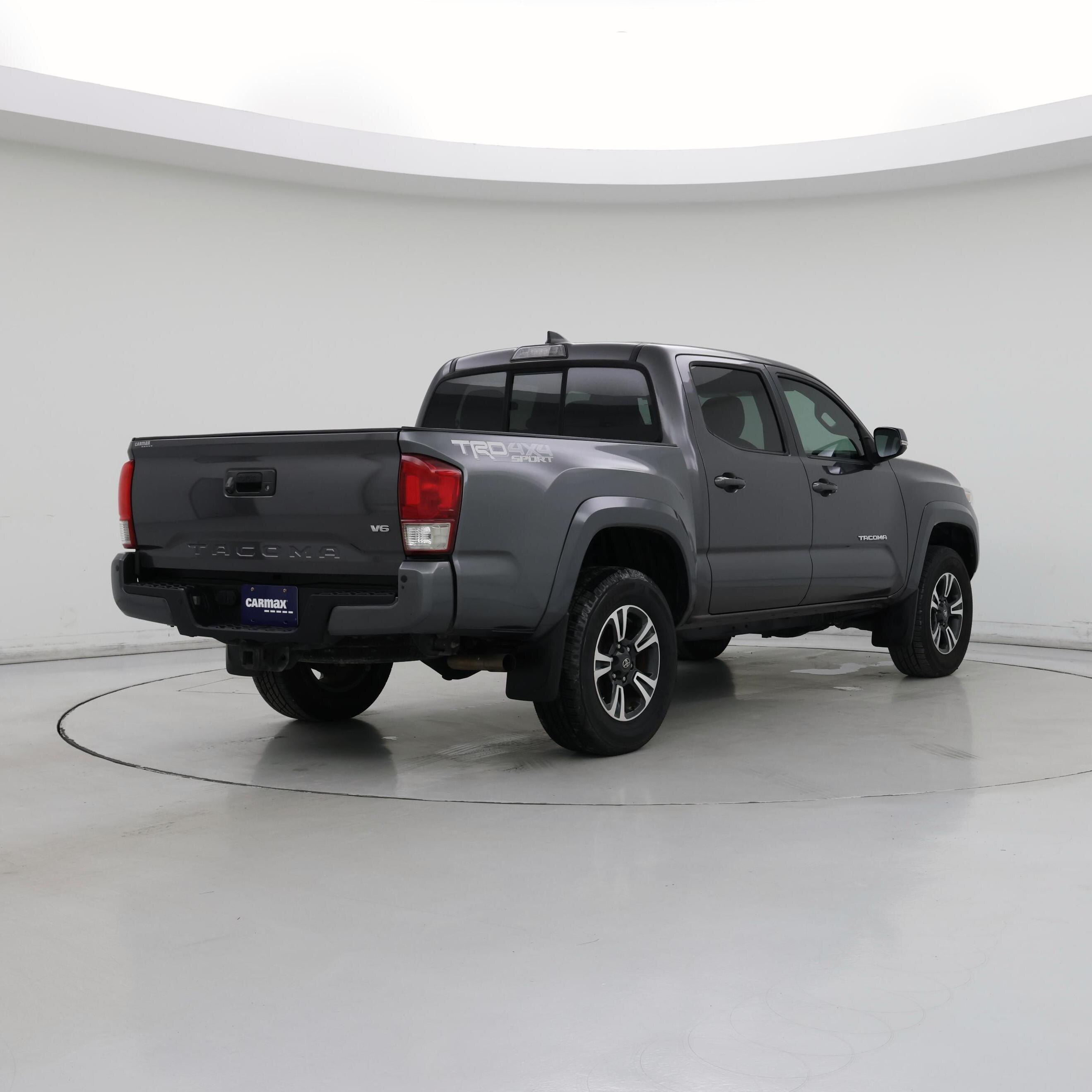 Thumbnail: 2016 Toyota Tacoma - 8