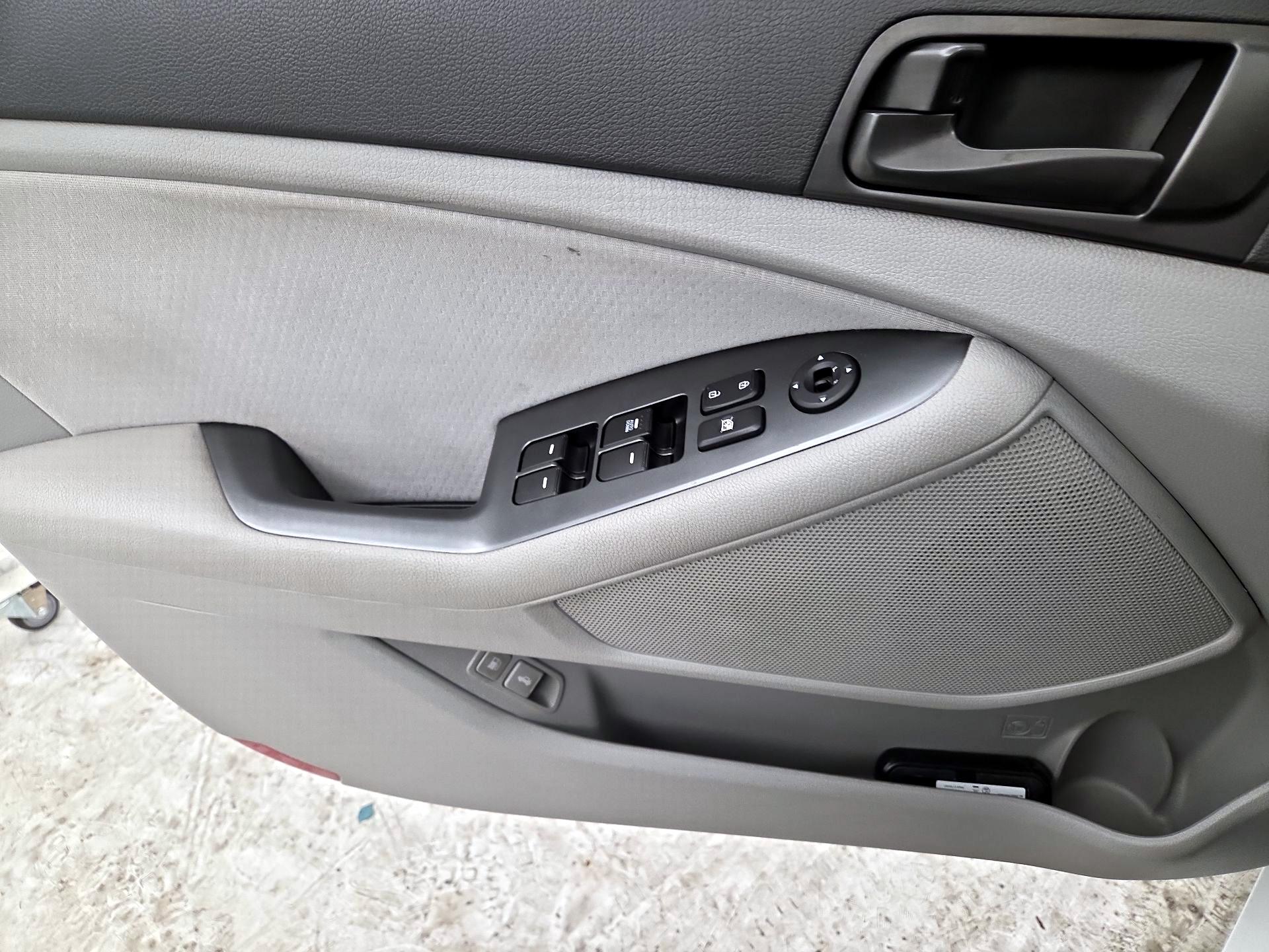 Thumbnail: 2015 Kia Optima - 12