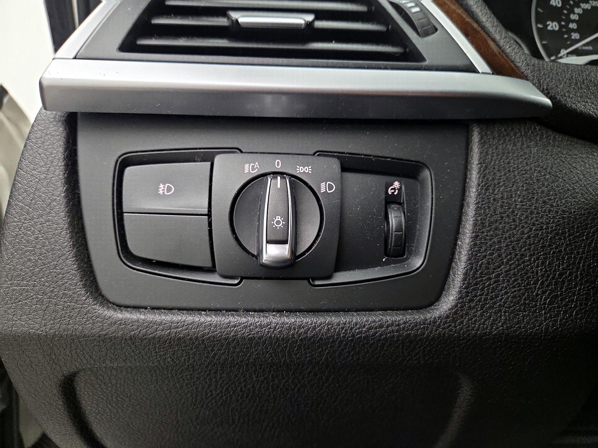 Thumbnail: 2016 BMW 3 Series - 13