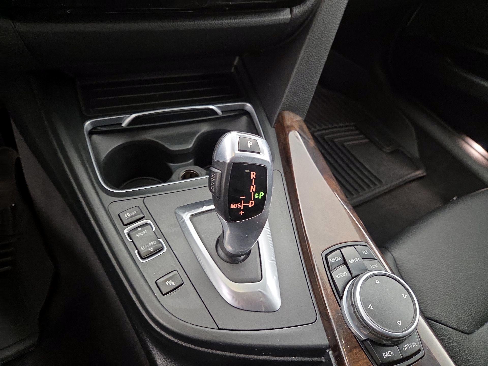 Thumbnail: 2016 BMW 3 Series - 17