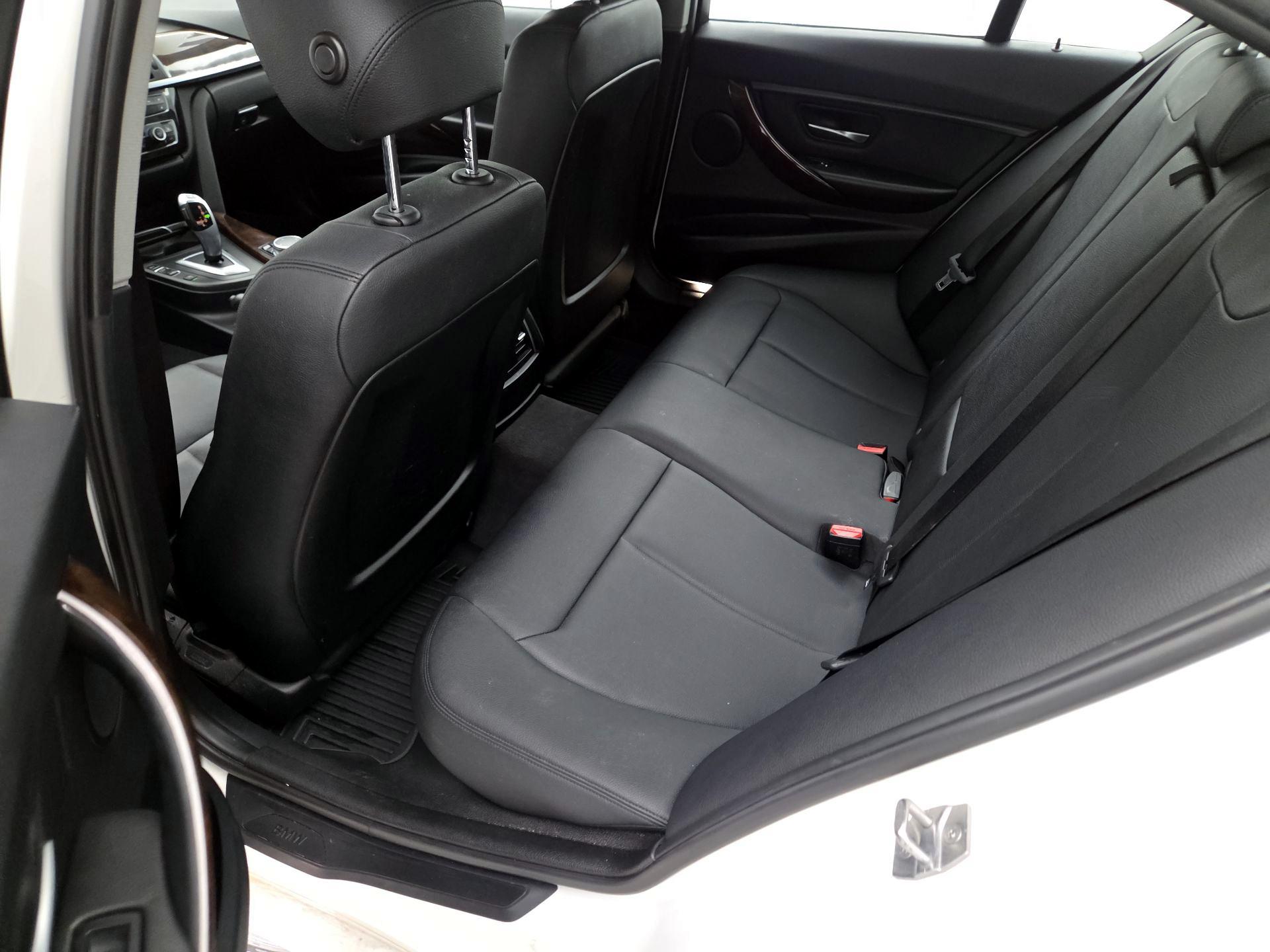 Thumbnail: 2016 BMW 3 Series - 19