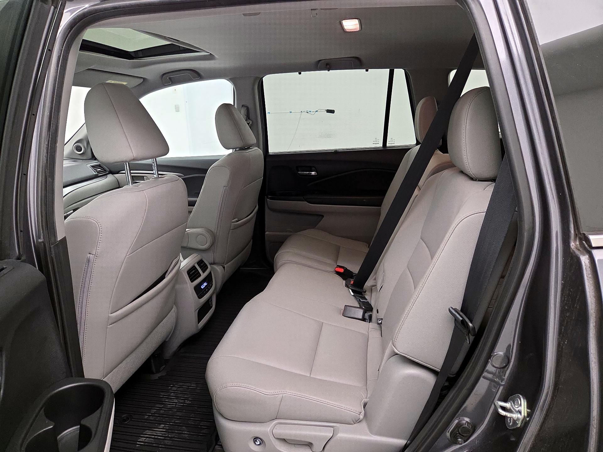 Thumbnail: 2019 Honda Pilot - 20