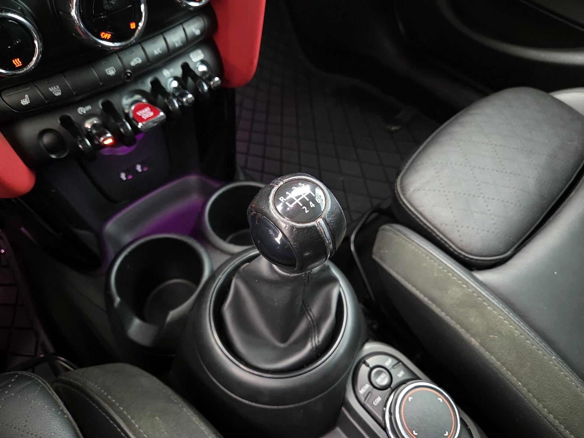 Thumbnail: 2019 MINI Cooper Hardtop - 17