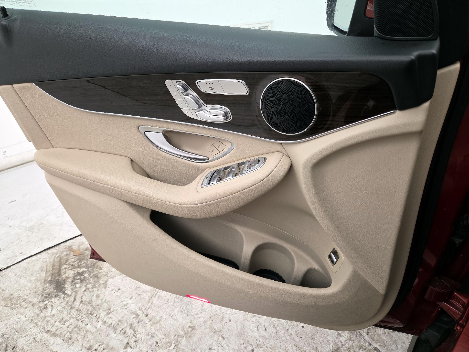 Thumbnail: 2019 Mercedes-Benz GLC - 12