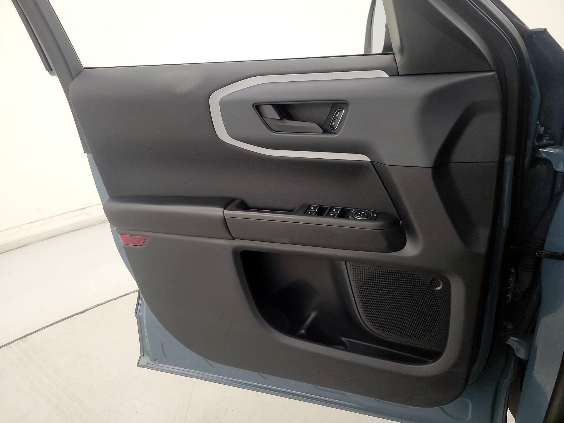 Thumbnail: 2022 Ford Bronco Sport - 12