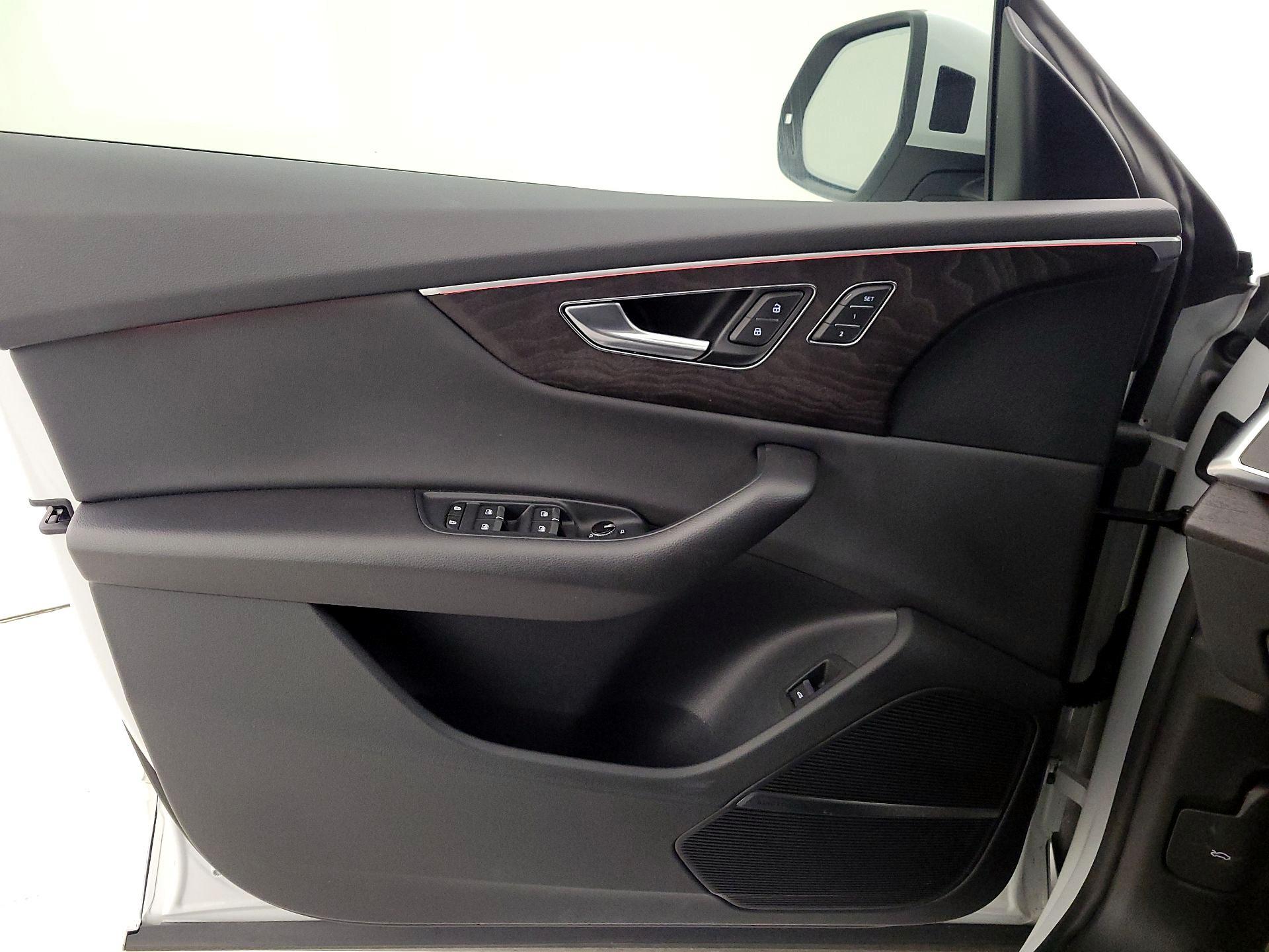 Thumbnail: 2021 Audi Q8 - 12