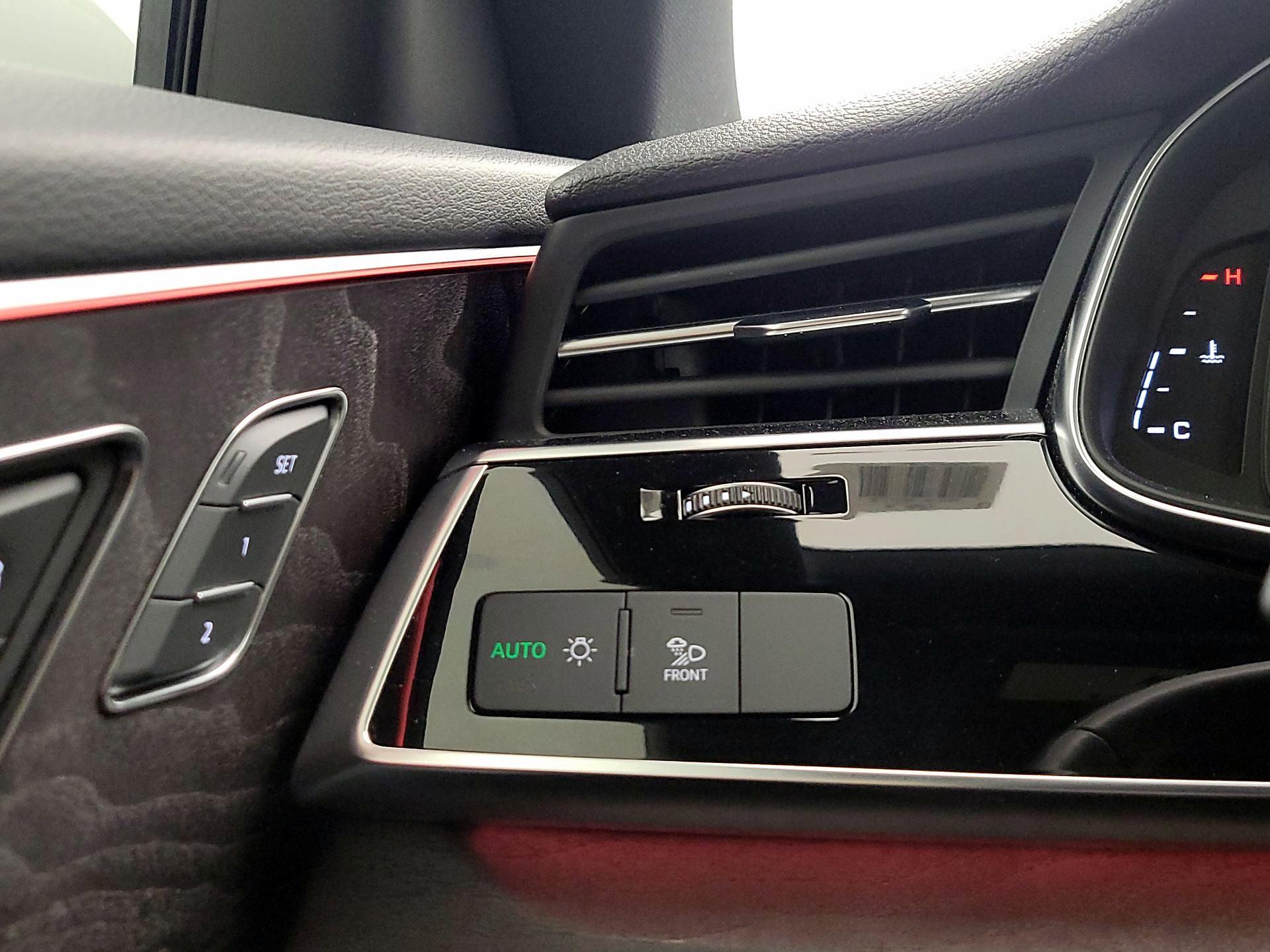 Thumbnail: 2021 Audi Q8 - 13