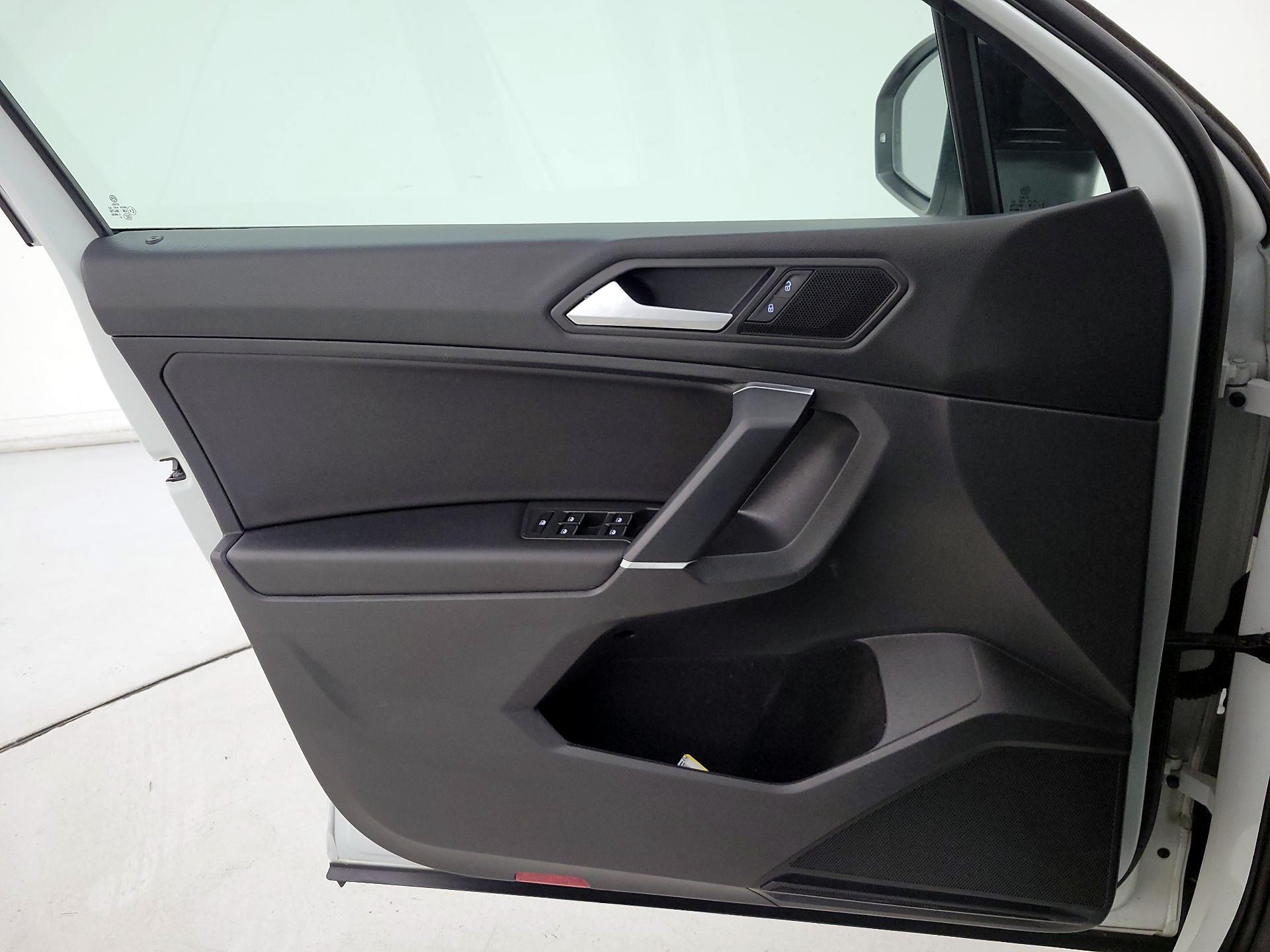 Thumbnail: 2020 Volkswagen Tiguan - 12