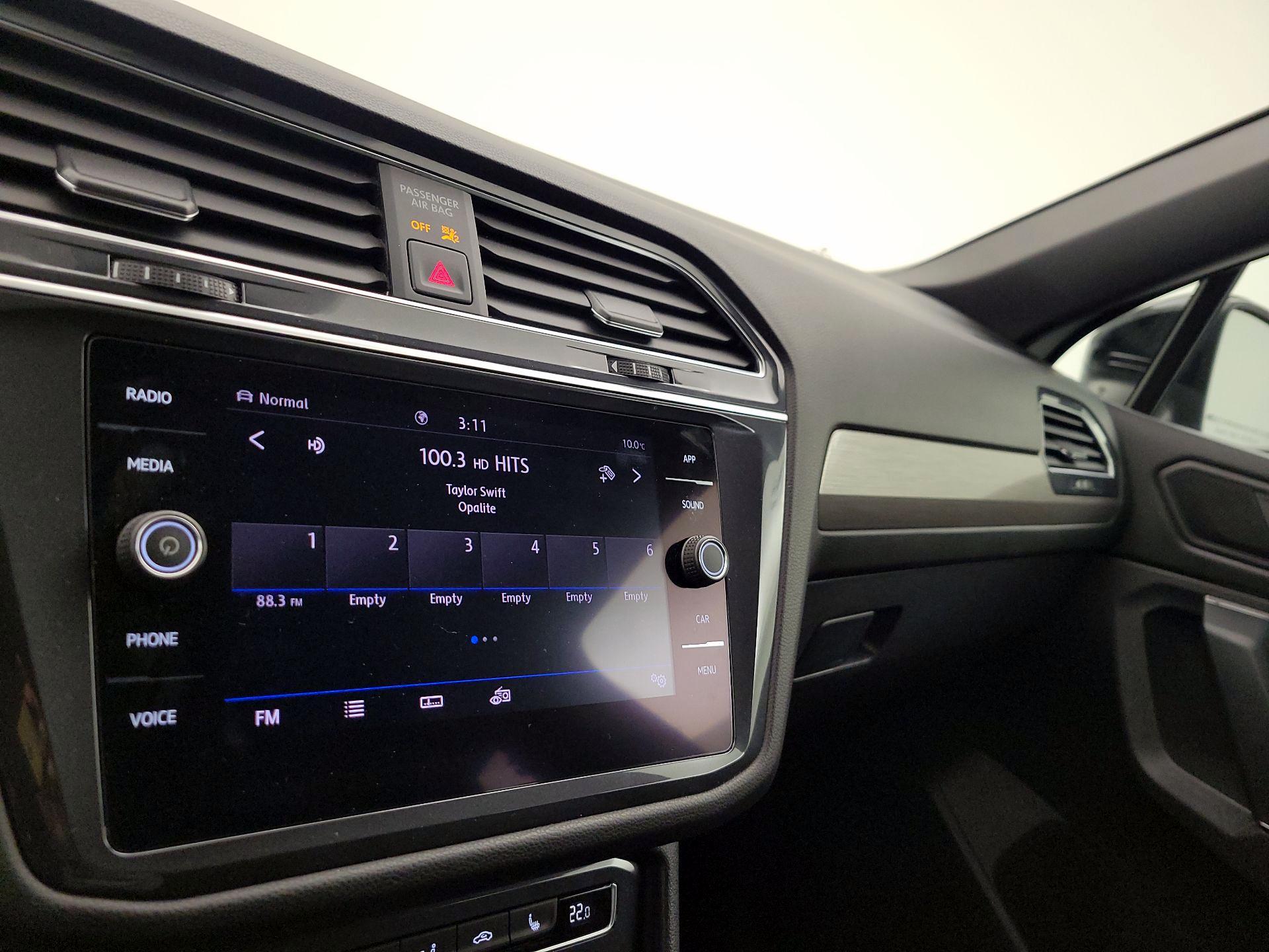 Thumbnail: 2020 Volkswagen Tiguan - 15