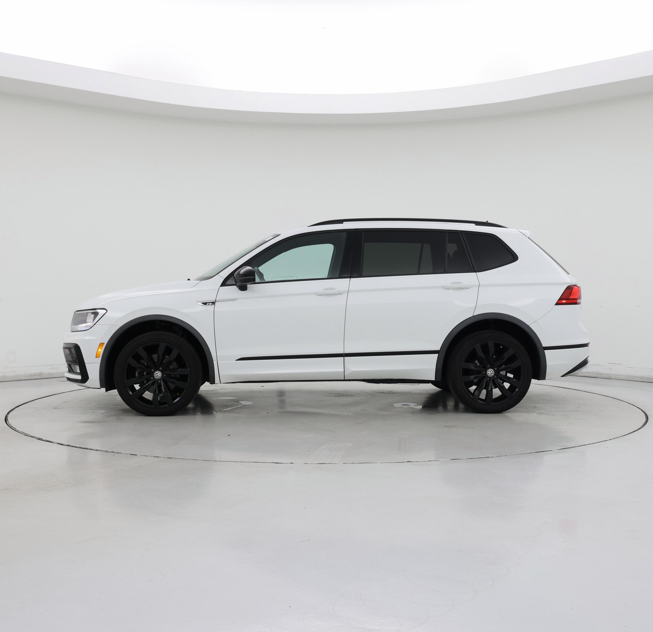 Thumbnail: 2020 Volkswagen Tiguan - 3