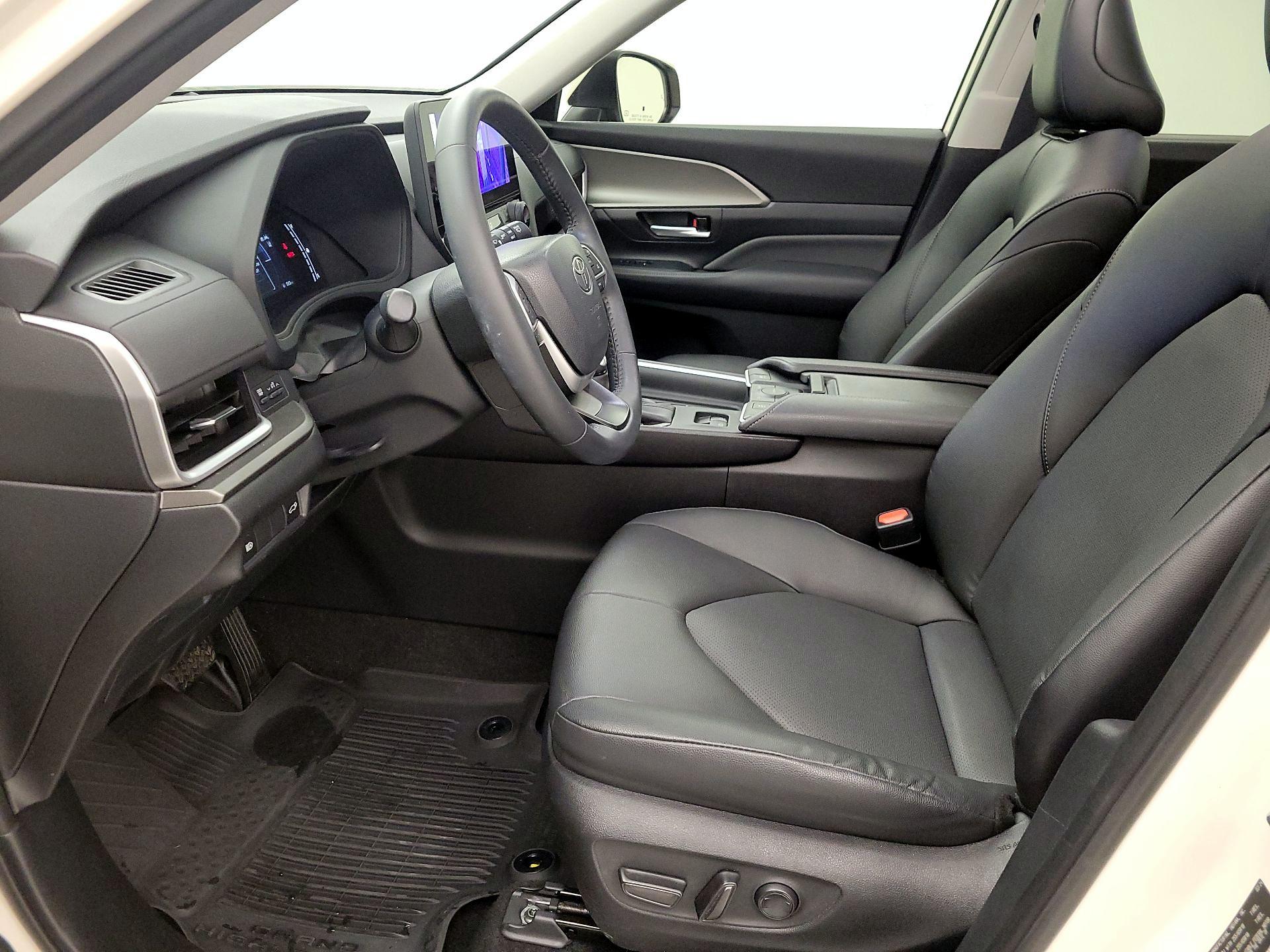 Thumbnail: 2024 Toyota Highlander - 11