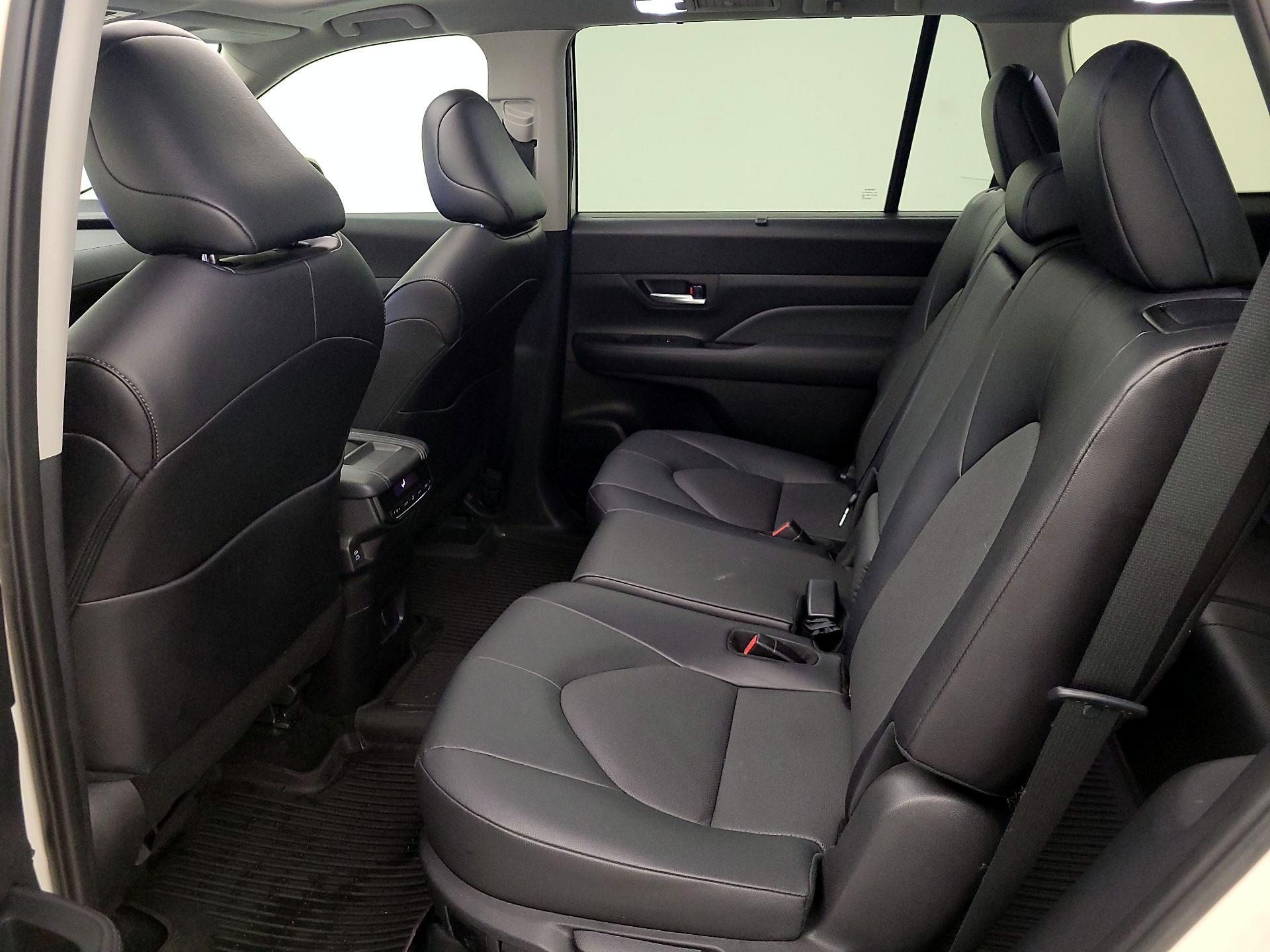 Thumbnail: 2024 Toyota Highlander - 20