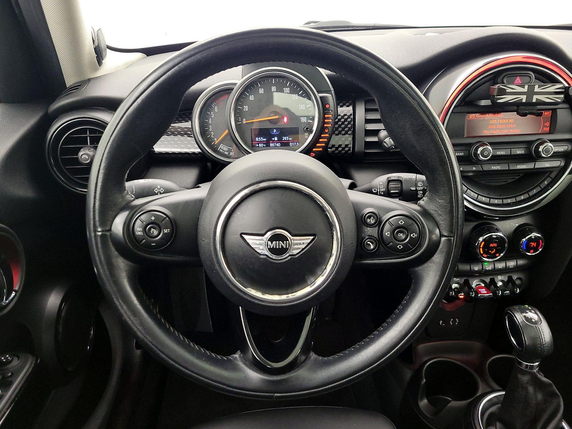 Thumbnail: 2016 MINI Cooper Hardtop - 10