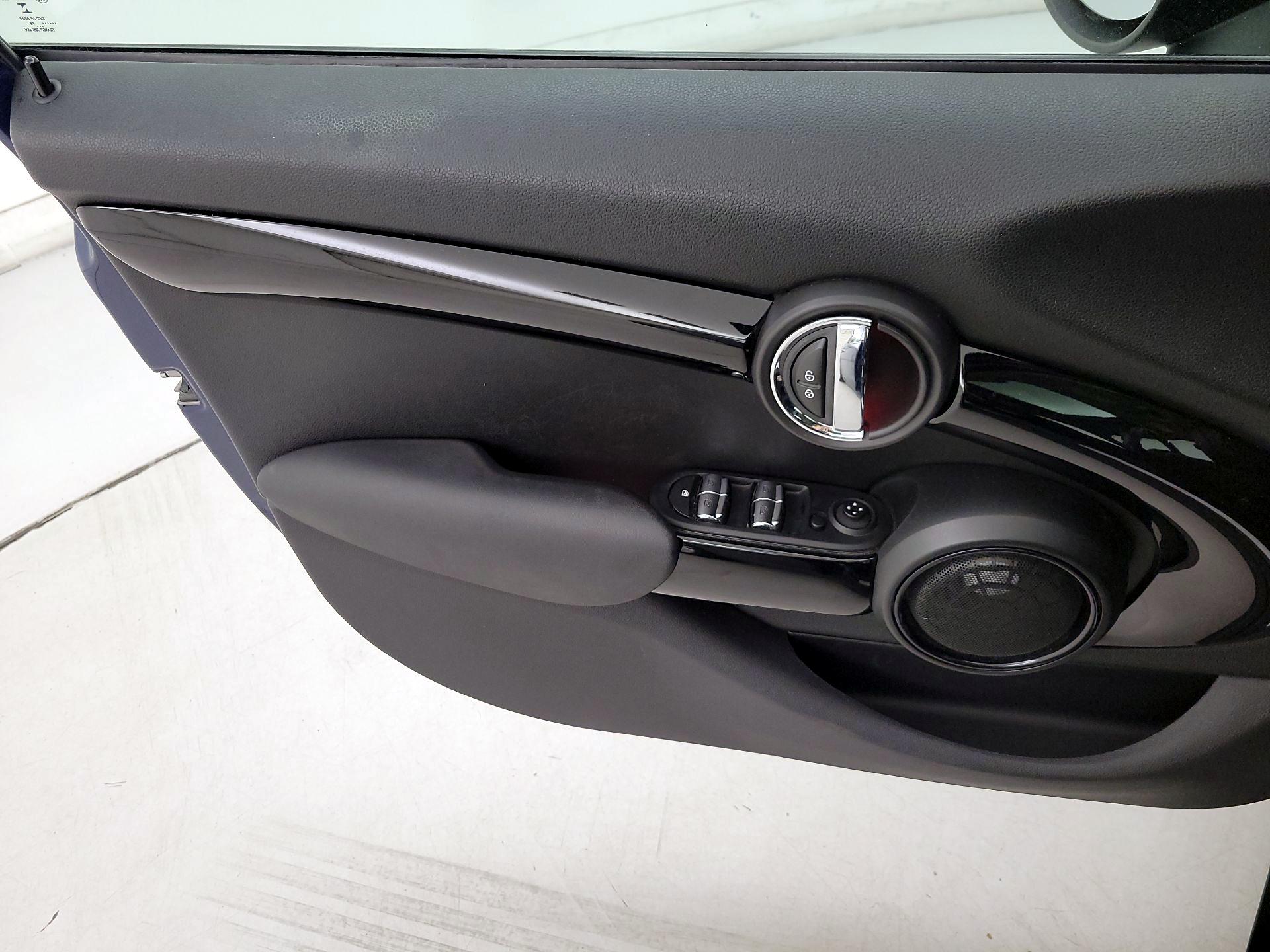 Thumbnail: 2016 MINI Cooper Hardtop - 12