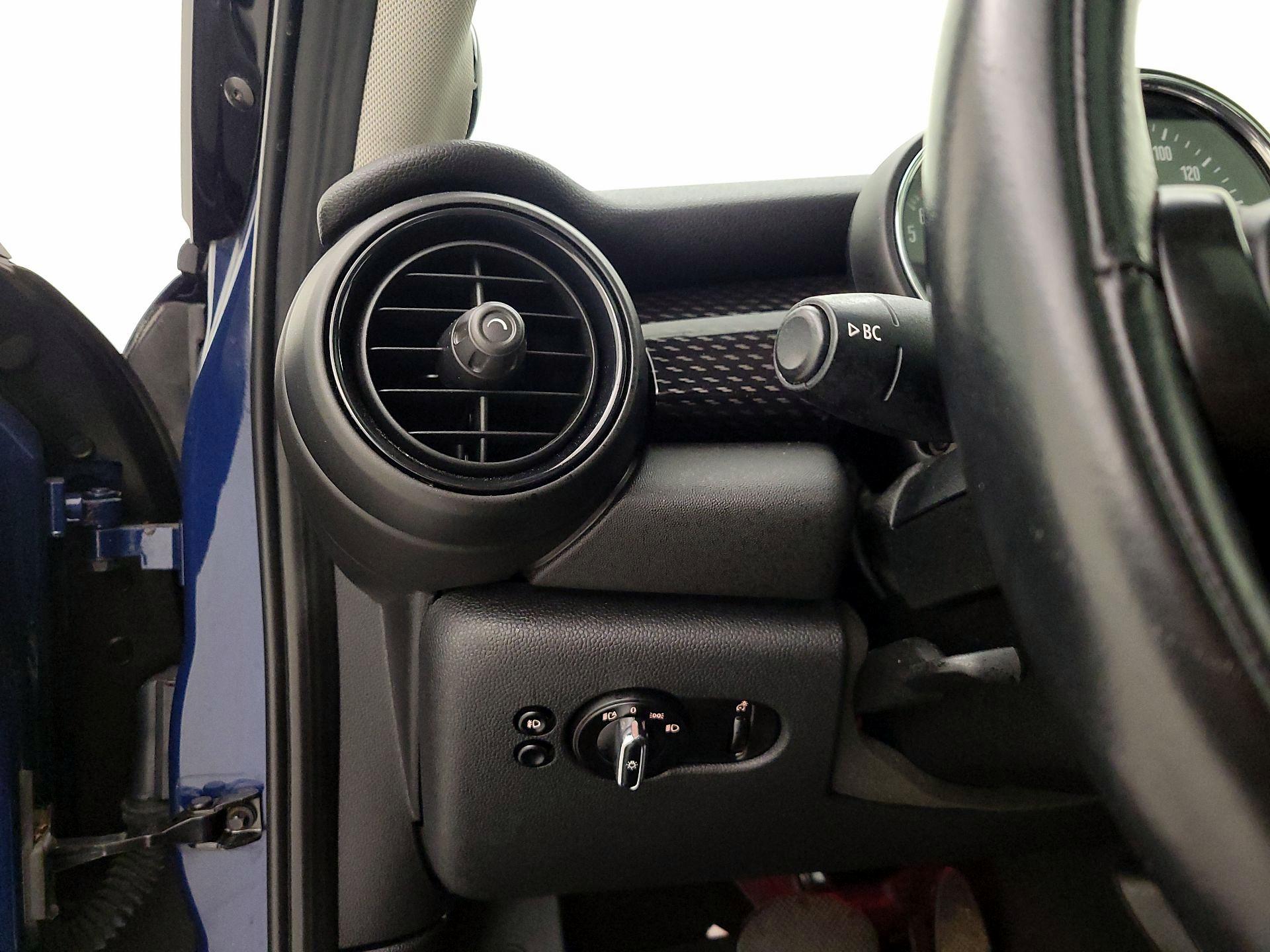 Thumbnail: 2016 MINI Cooper Hardtop - 13