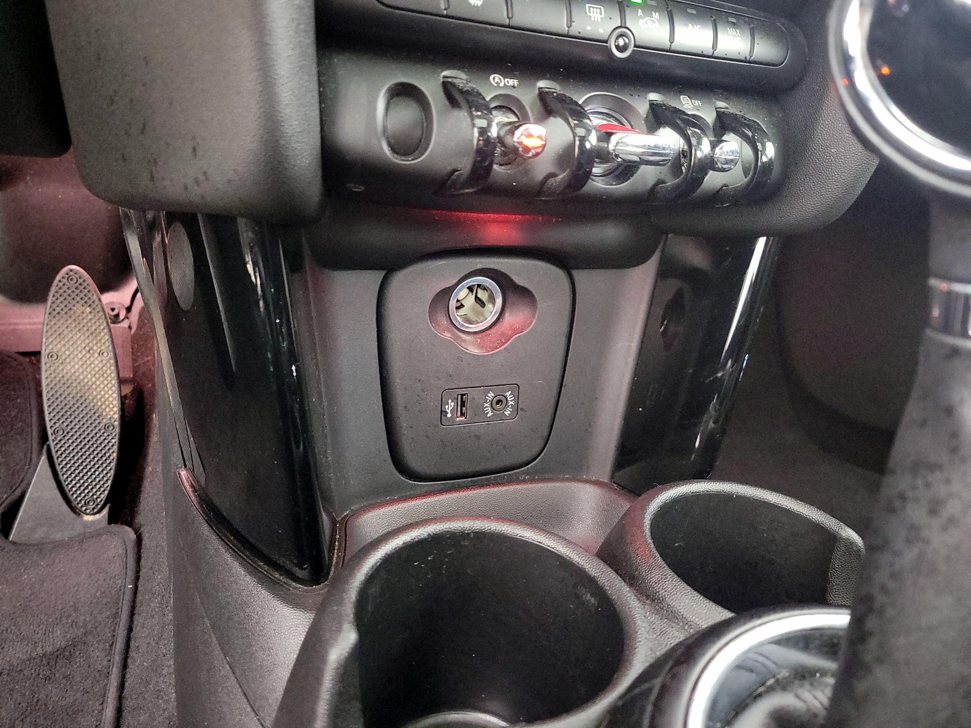 Thumbnail: 2016 MINI Cooper Hardtop - 17