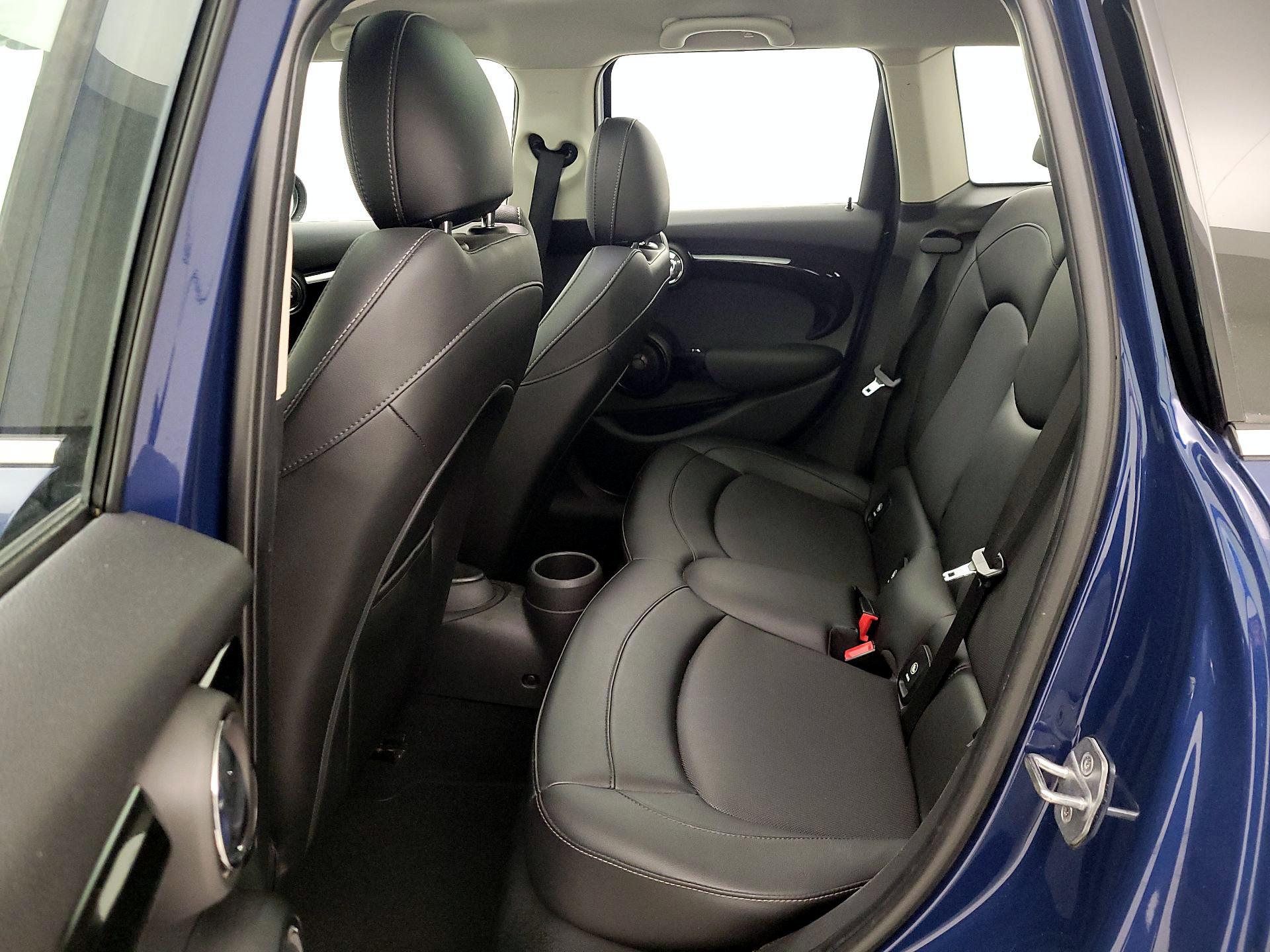 Thumbnail: 2016 MINI Cooper Hardtop - 19