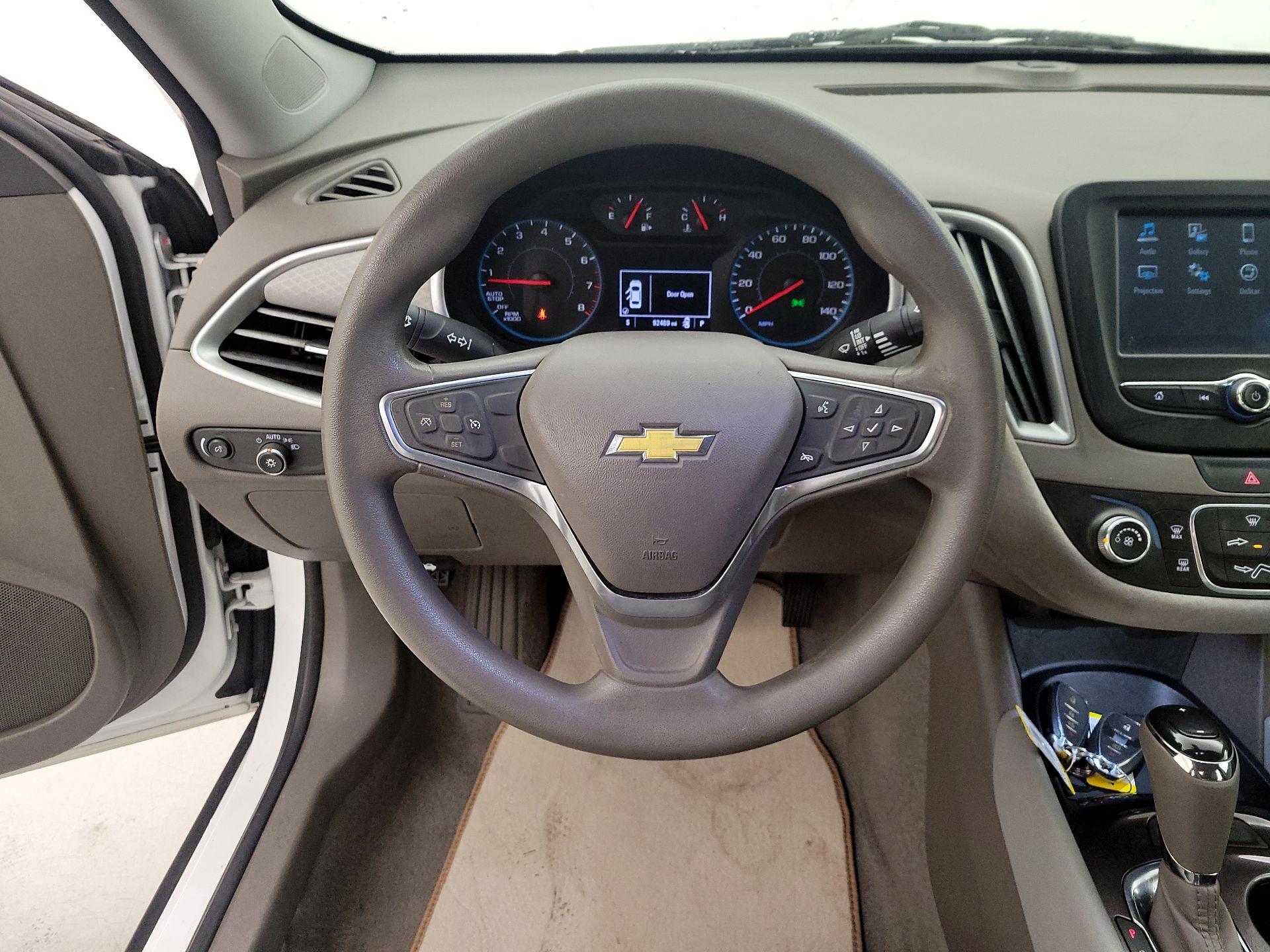 Thumbnail: 2018 Chevrolet Malibu - 10