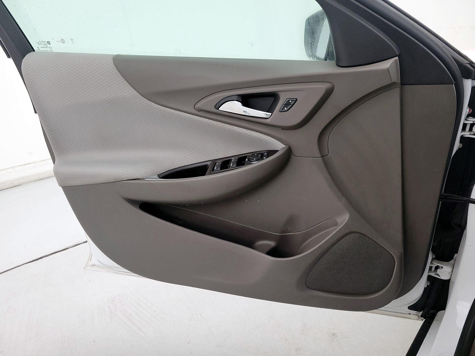 Thumbnail: 2018 Chevrolet Malibu - 12