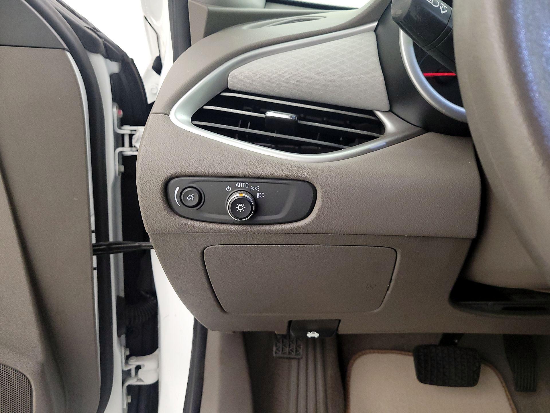 Thumbnail: 2018 Chevrolet Malibu - 13