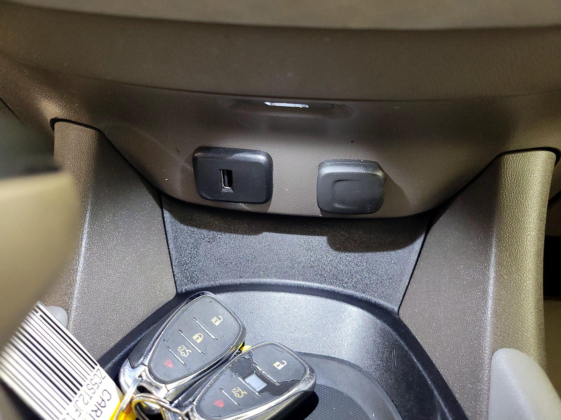 Thumbnail: 2018 Chevrolet Malibu - 18