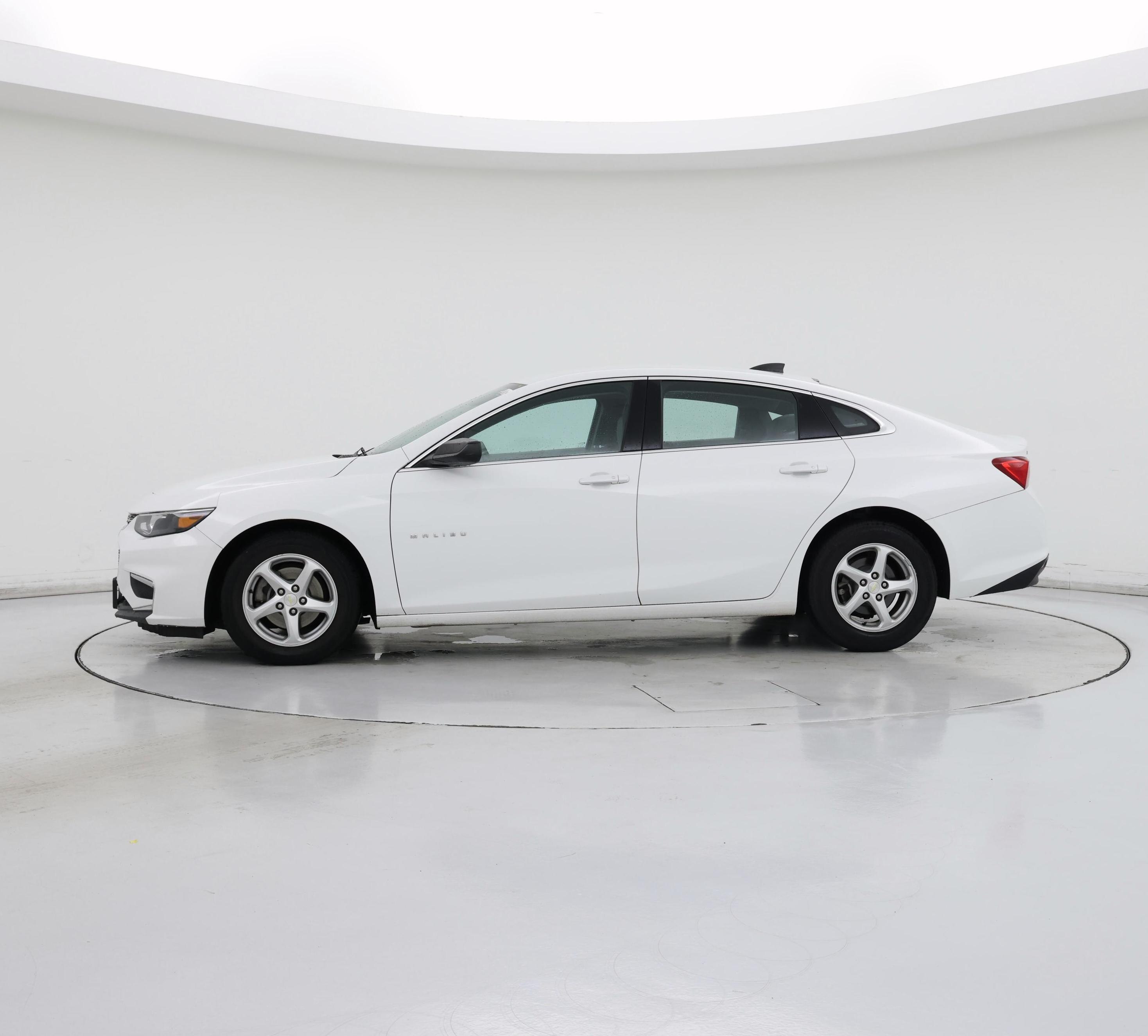 Thumbnail: 2018 Chevrolet Malibu - 3