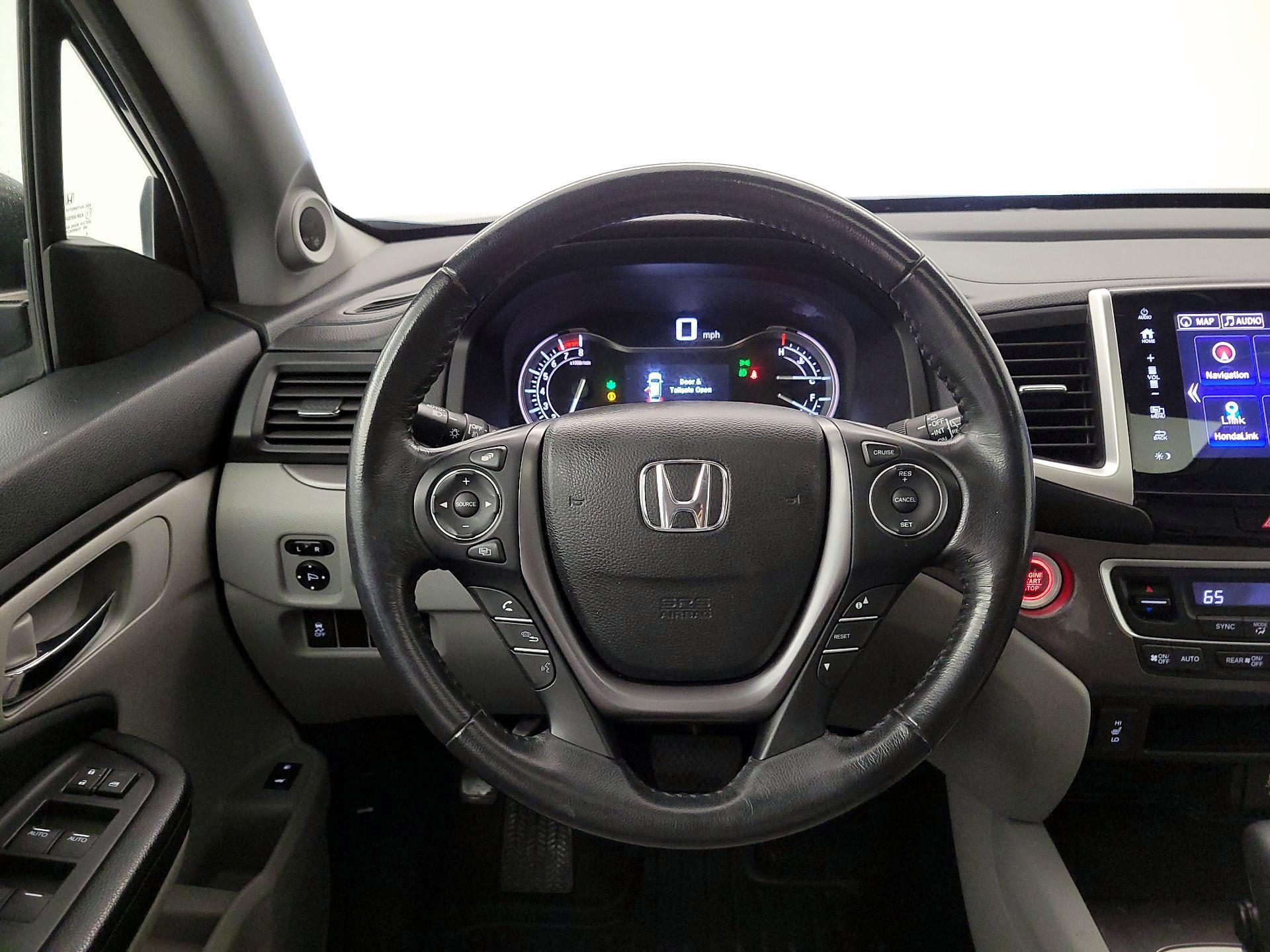 Thumbnail: 2017 Honda Pilot - 10