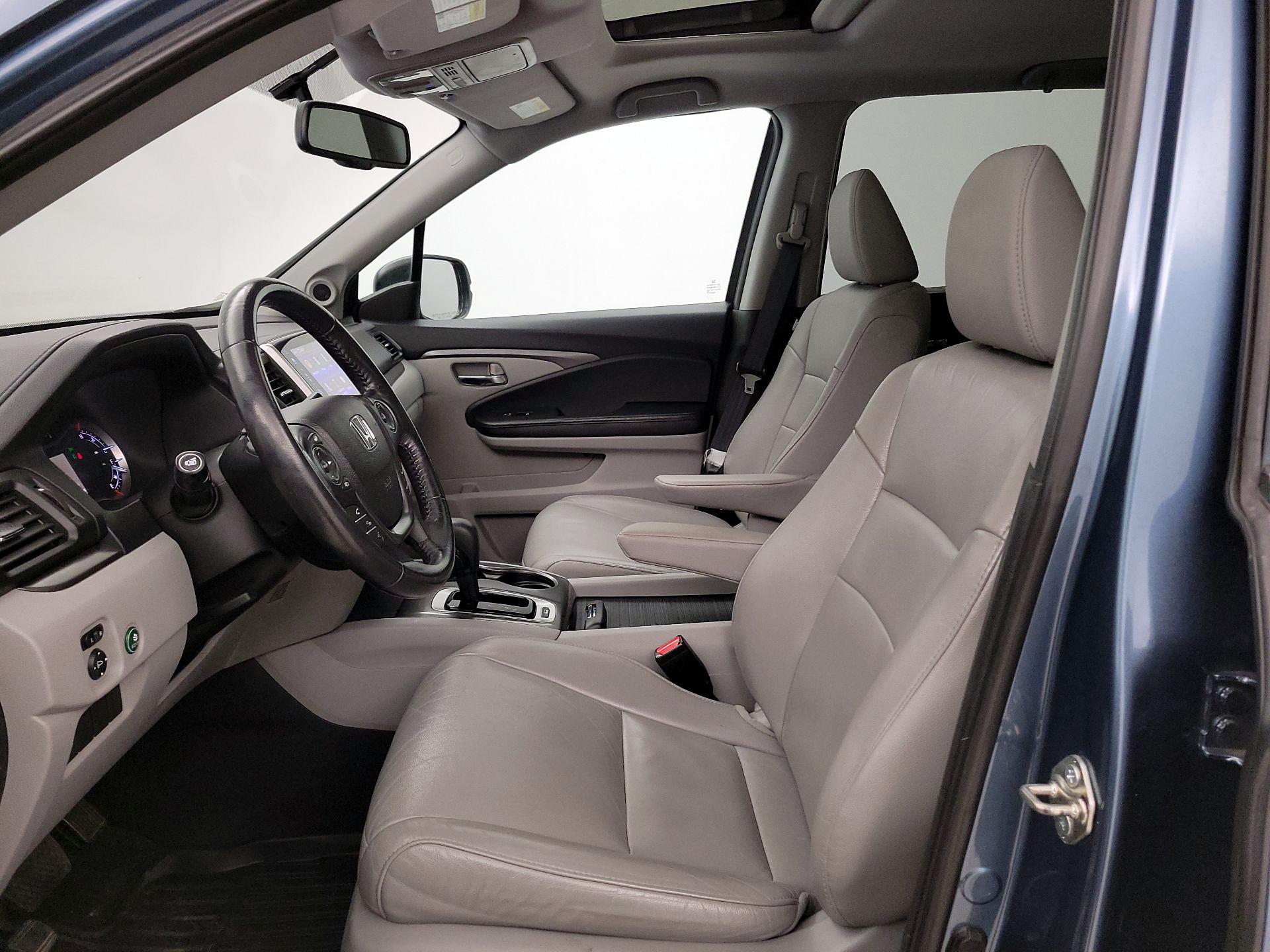 Thumbnail: 2017 Honda Pilot - 11