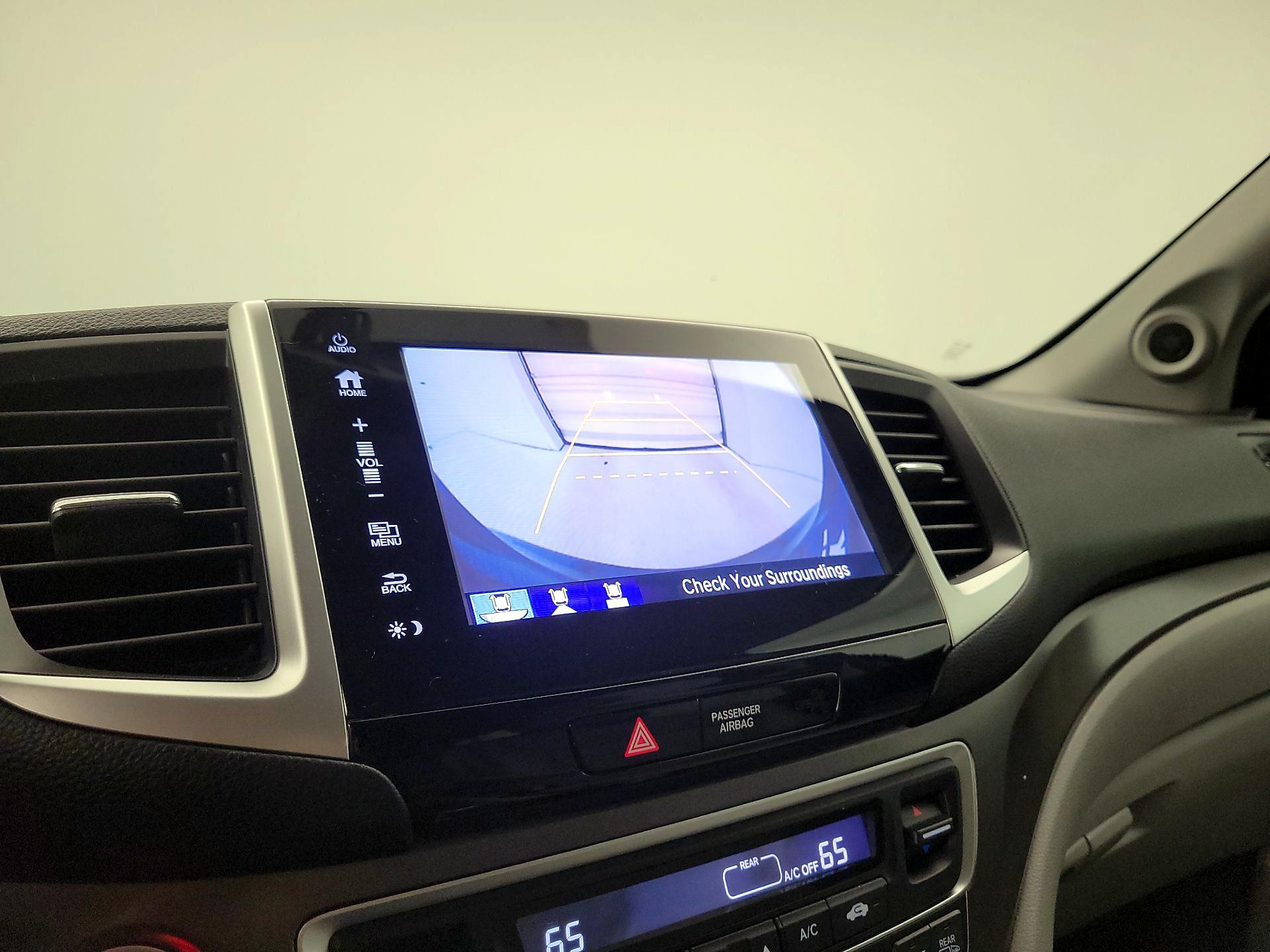 Thumbnail: 2017 Honda Pilot - 14