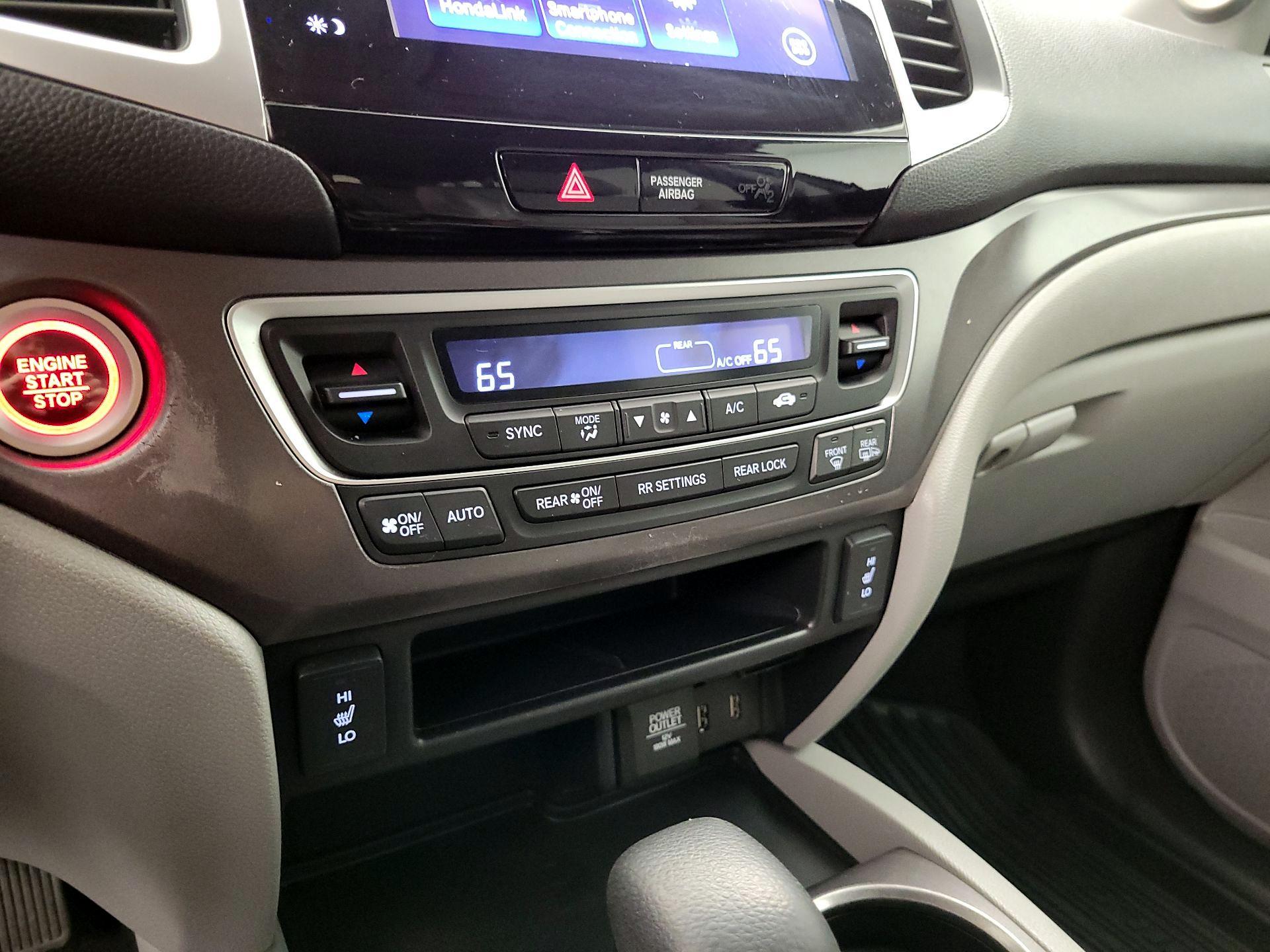 Thumbnail: 2017 Honda Pilot - 16