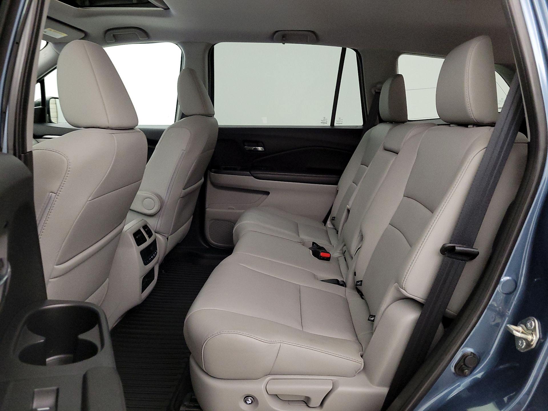 Thumbnail: 2017 Honda Pilot - 20