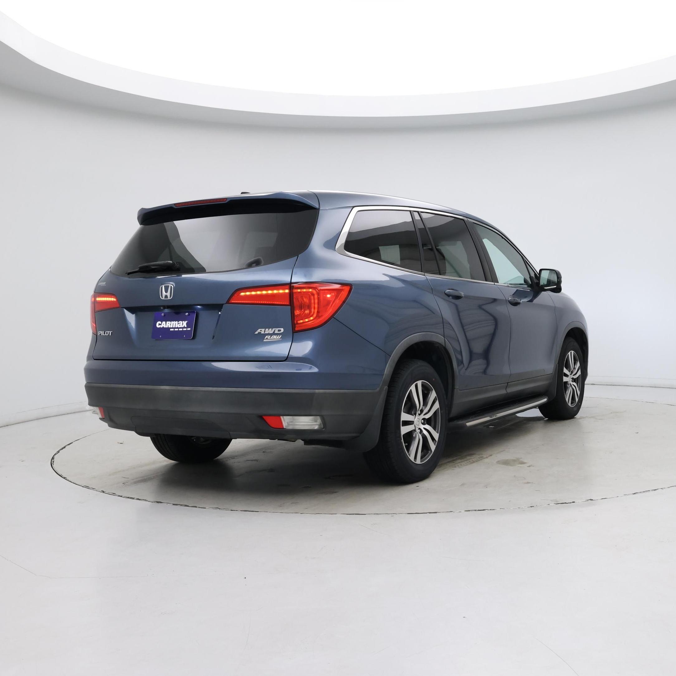 Thumbnail: 2017 Honda Pilot - 8