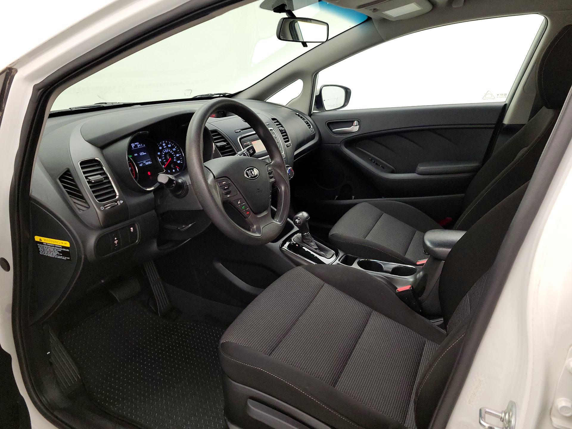 Thumbnail: 2017 Kia Forte - 11