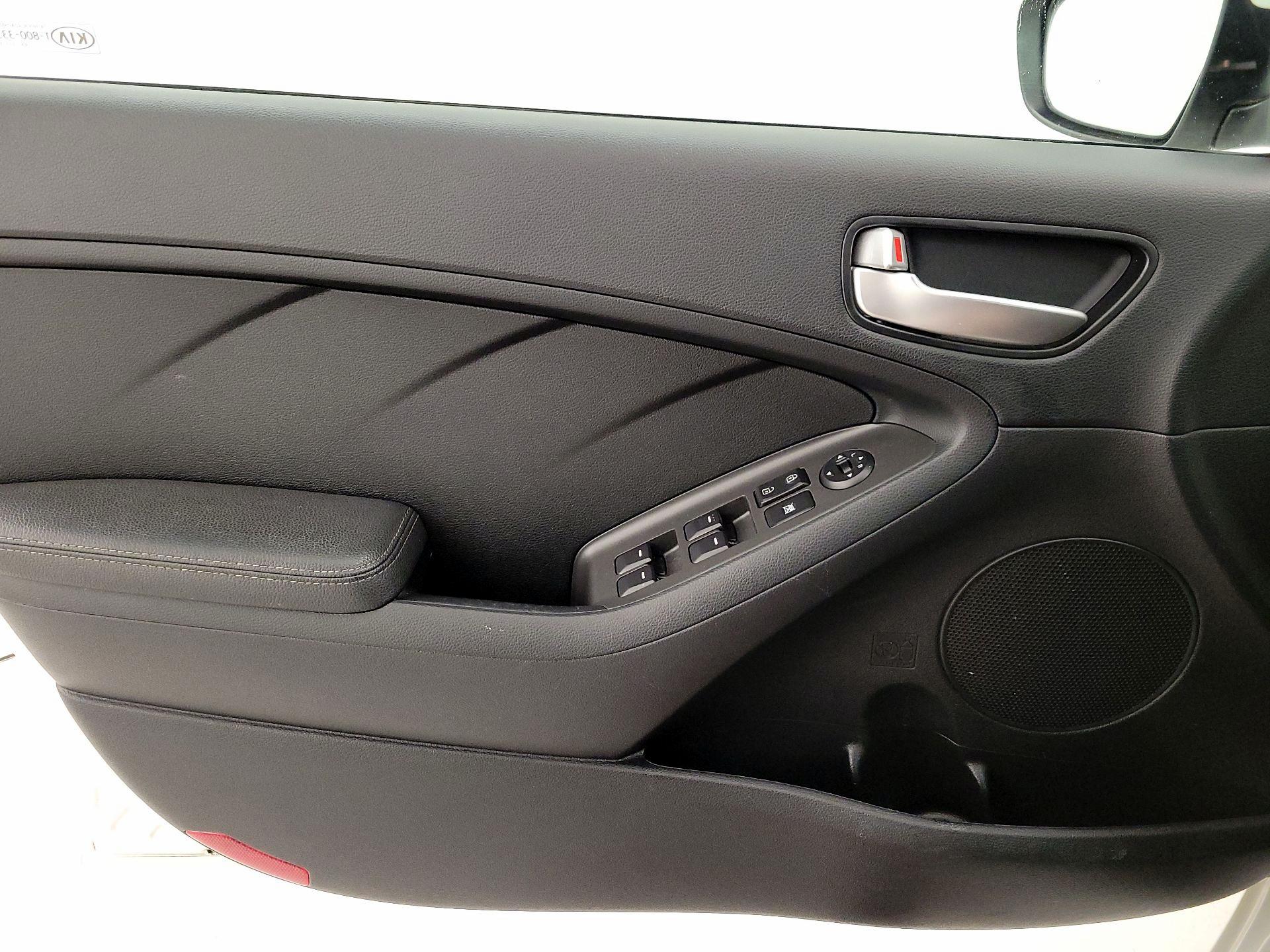 Thumbnail: 2017 Kia Forte - 12