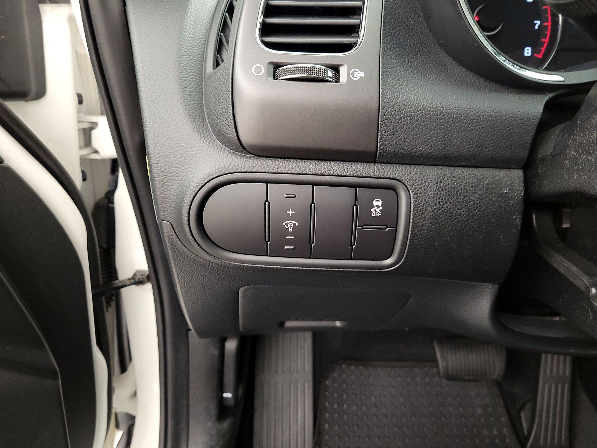 Thumbnail: 2017 Kia Forte - 13