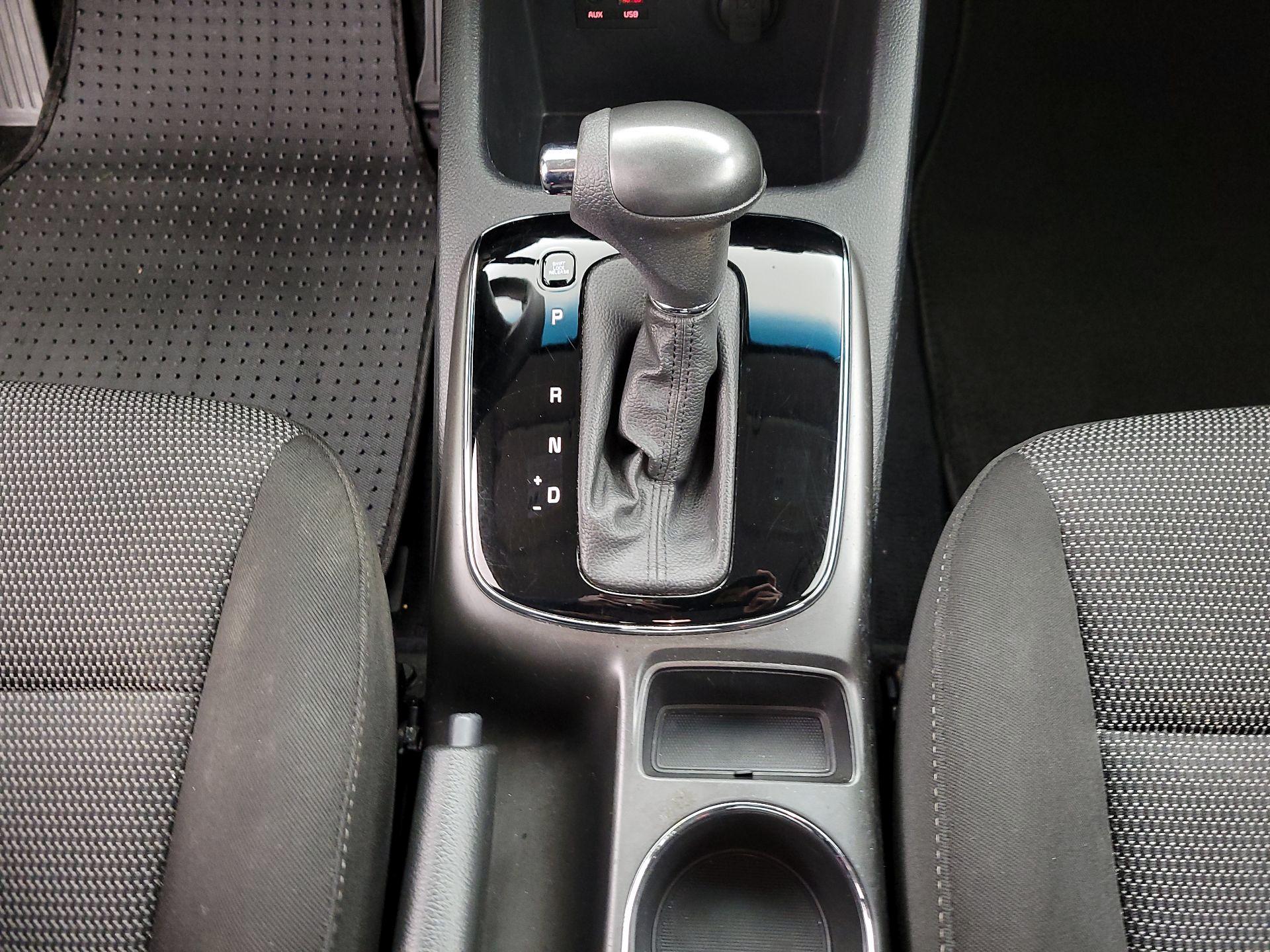 Thumbnail: 2017 Kia Forte - 16