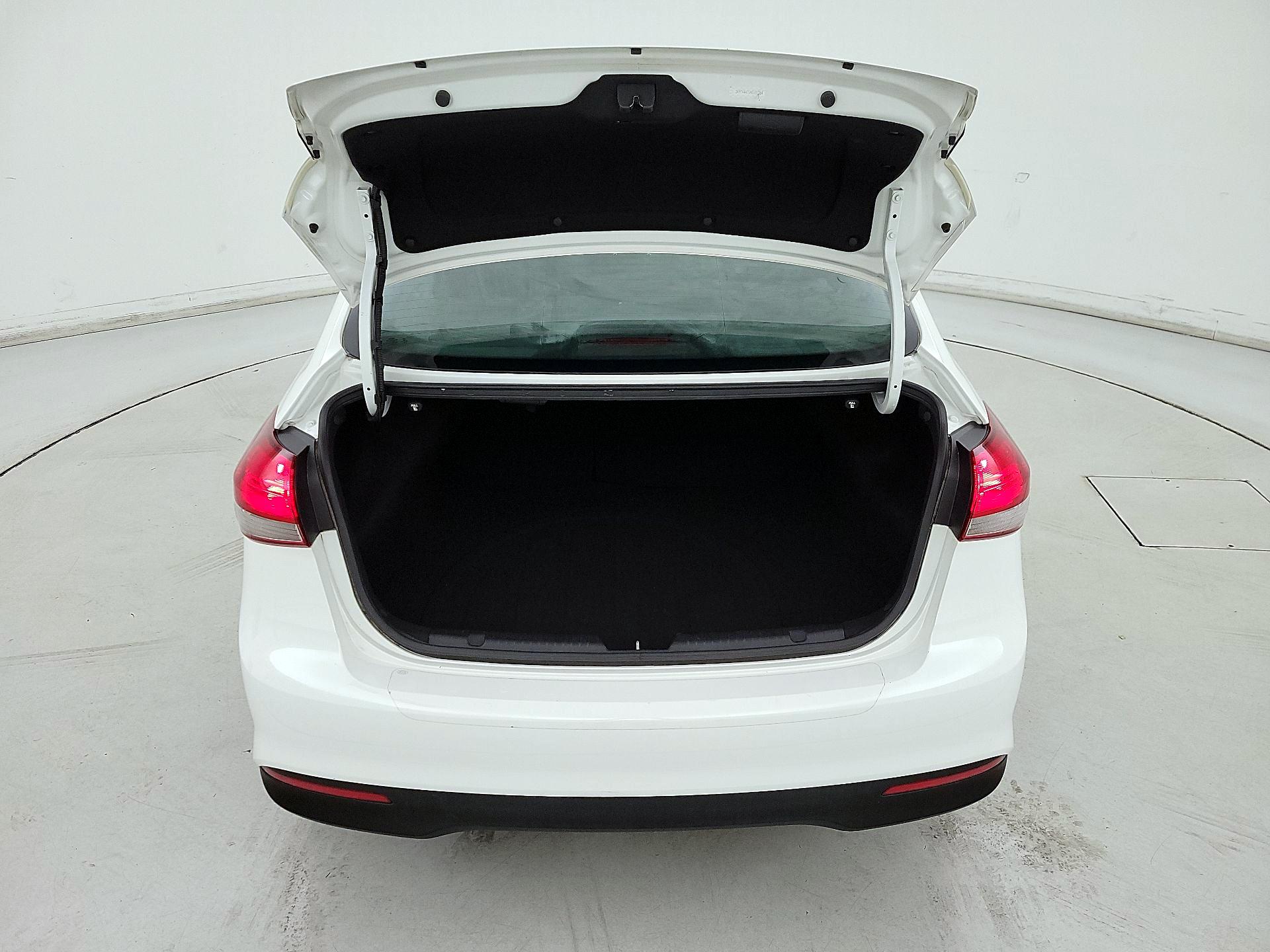 Thumbnail: 2017 Kia Forte - 19